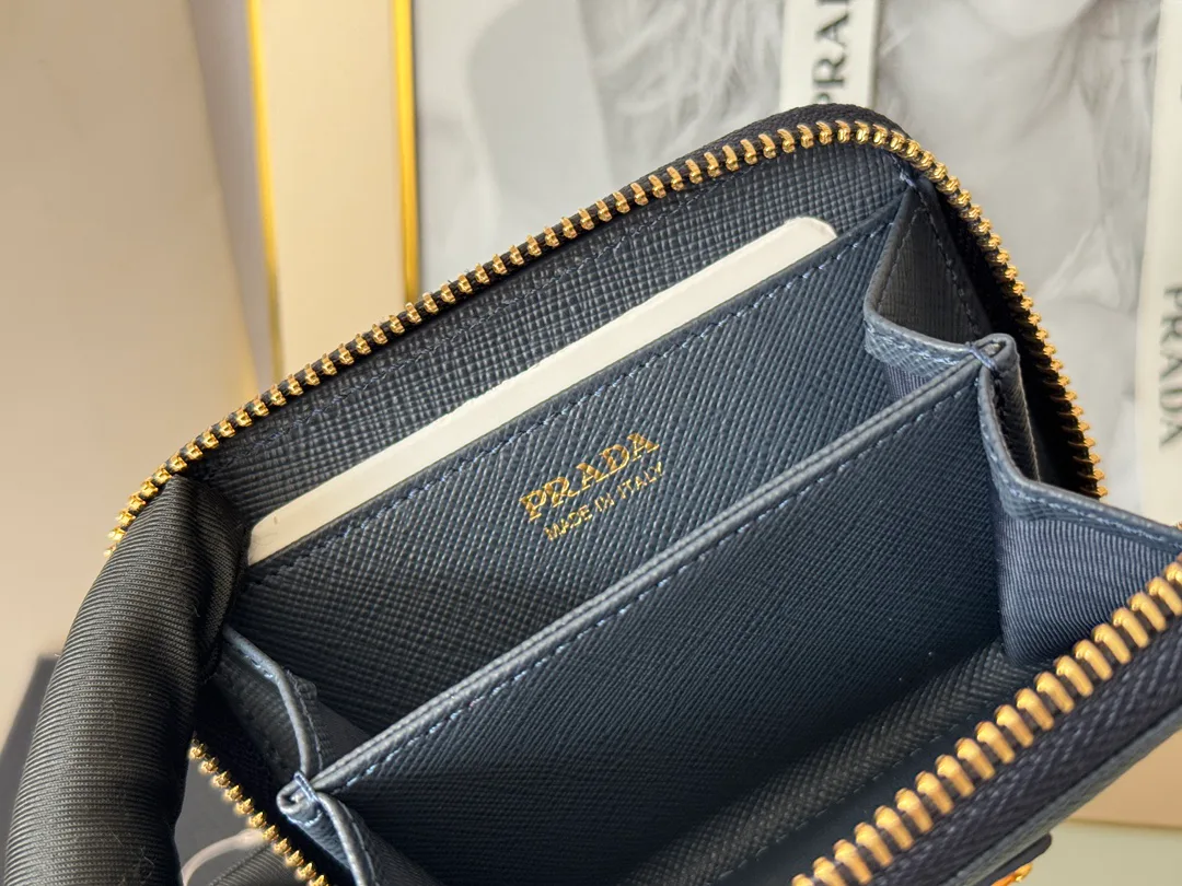 Клатчи Женские Prada 17999925