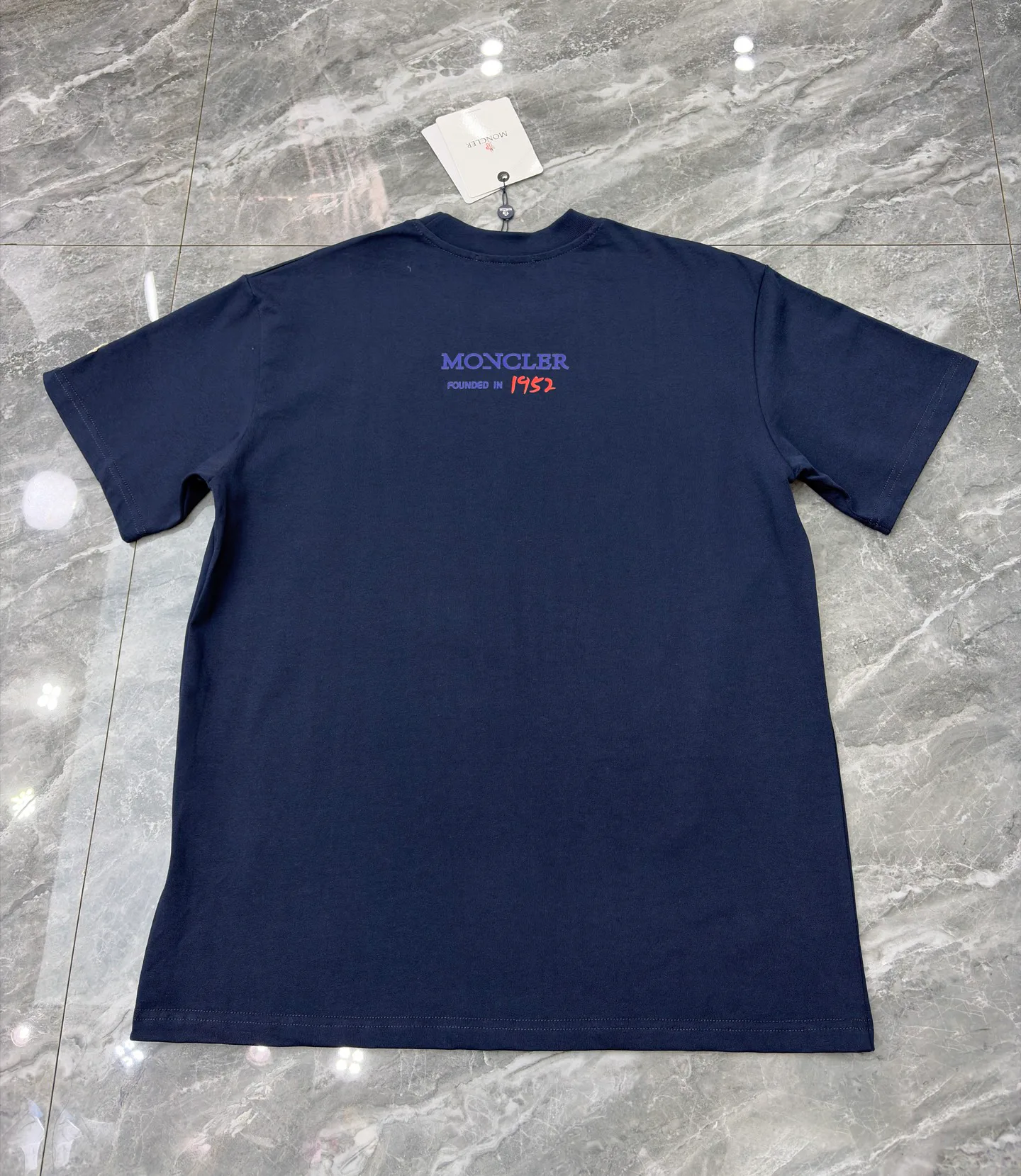 Футболки Женские Moncler 11424372