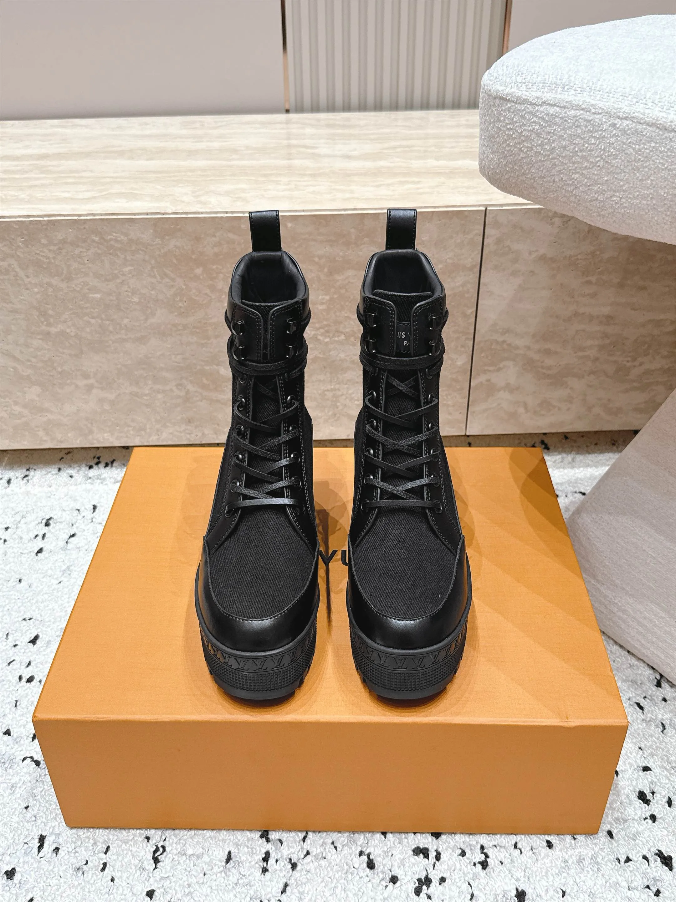 Ботинки Женские Louis Vuitton 18636714