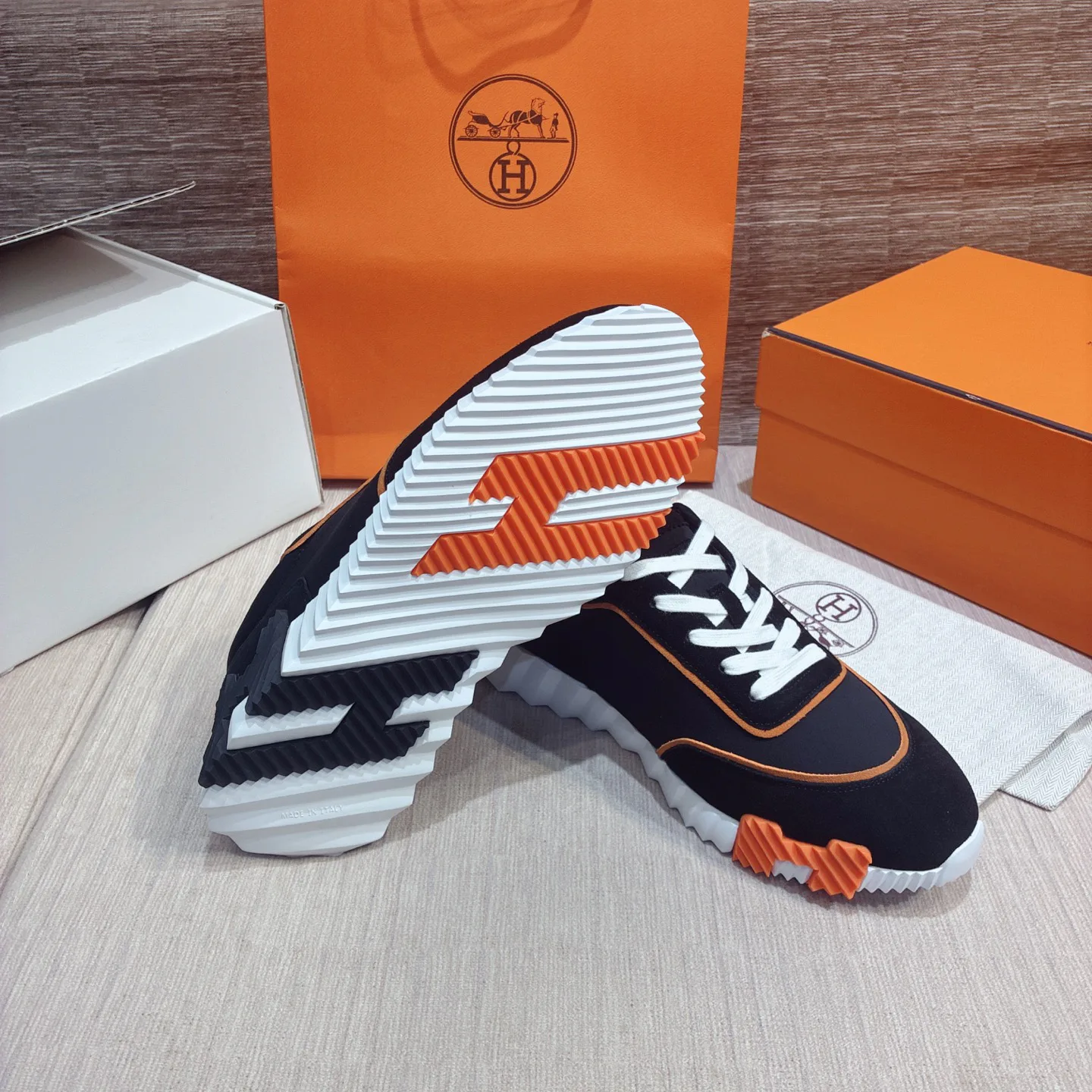 Кроссовки Женские Hermes 17977067