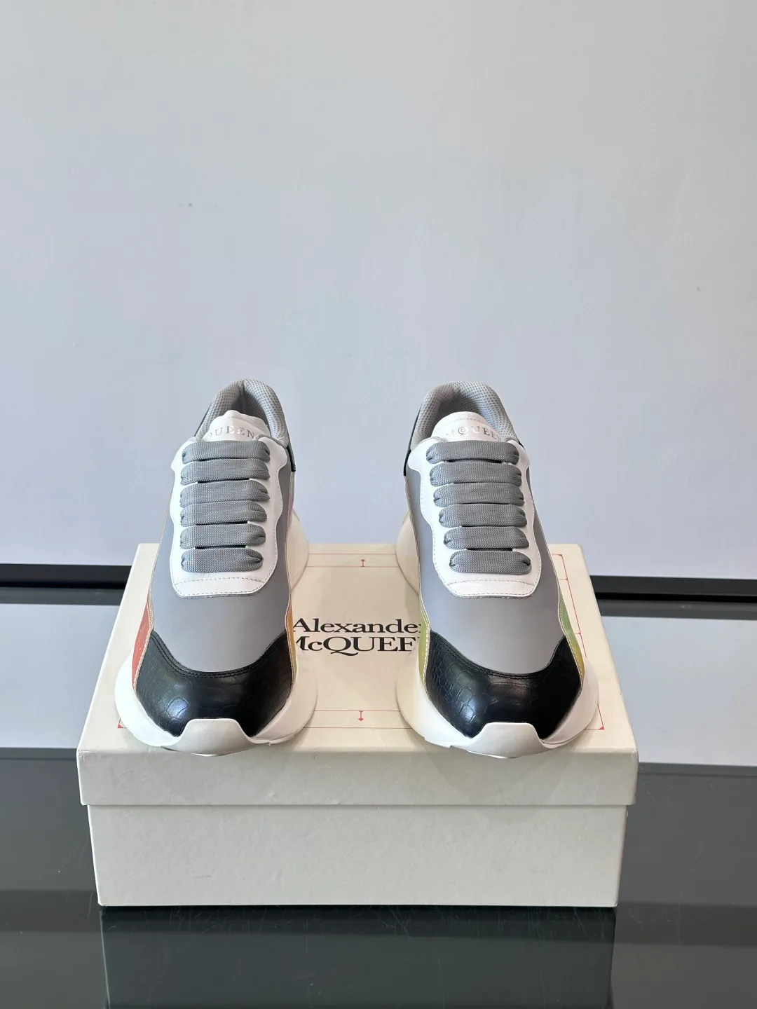 Кроссовки Женские Alexander Mcqueen 544026