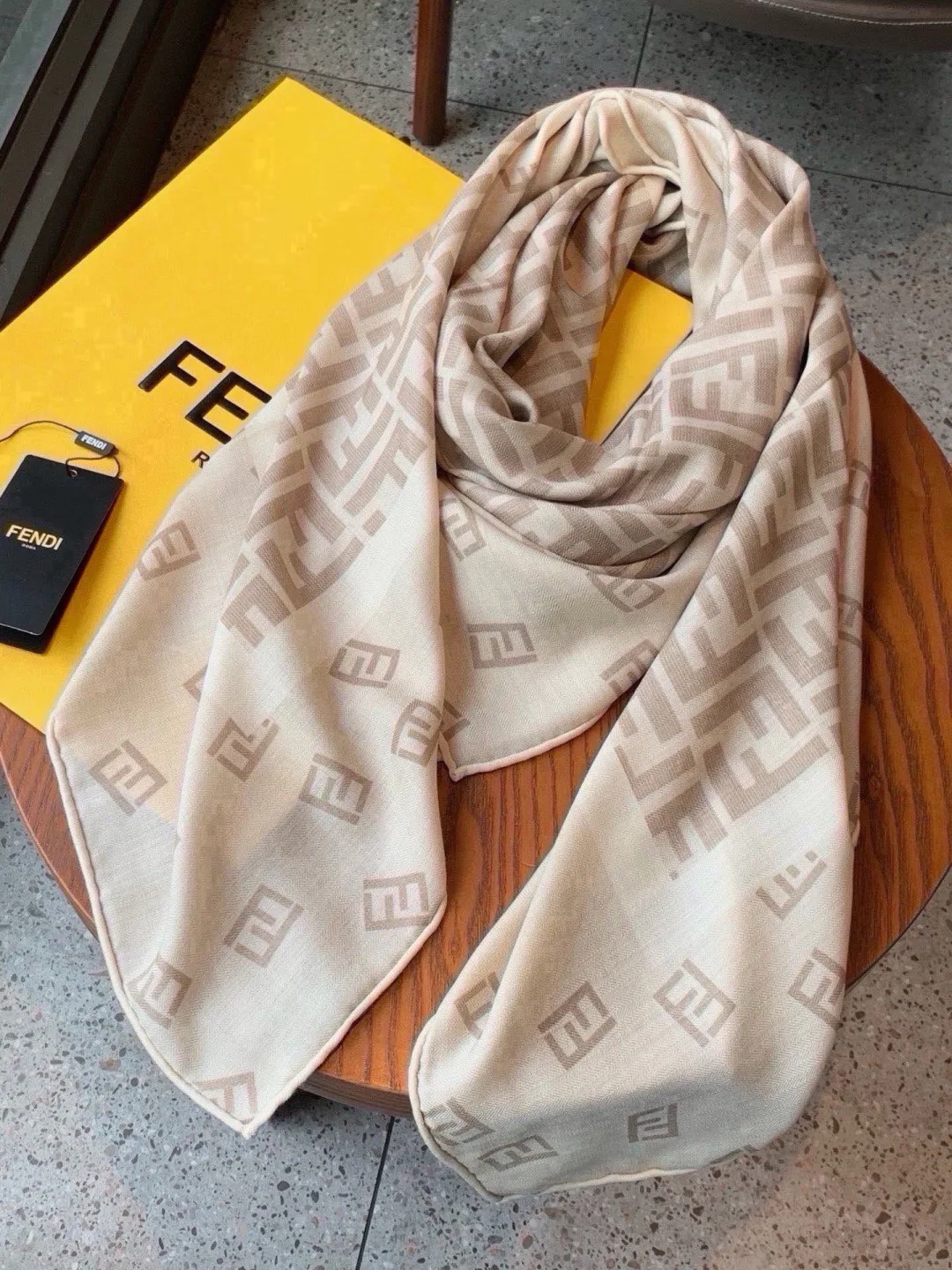 Шарфы Fendi 18626987