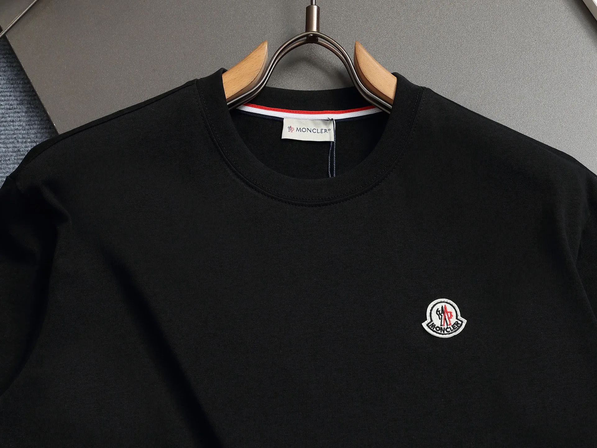 Футболки Женские Moncler 1617506