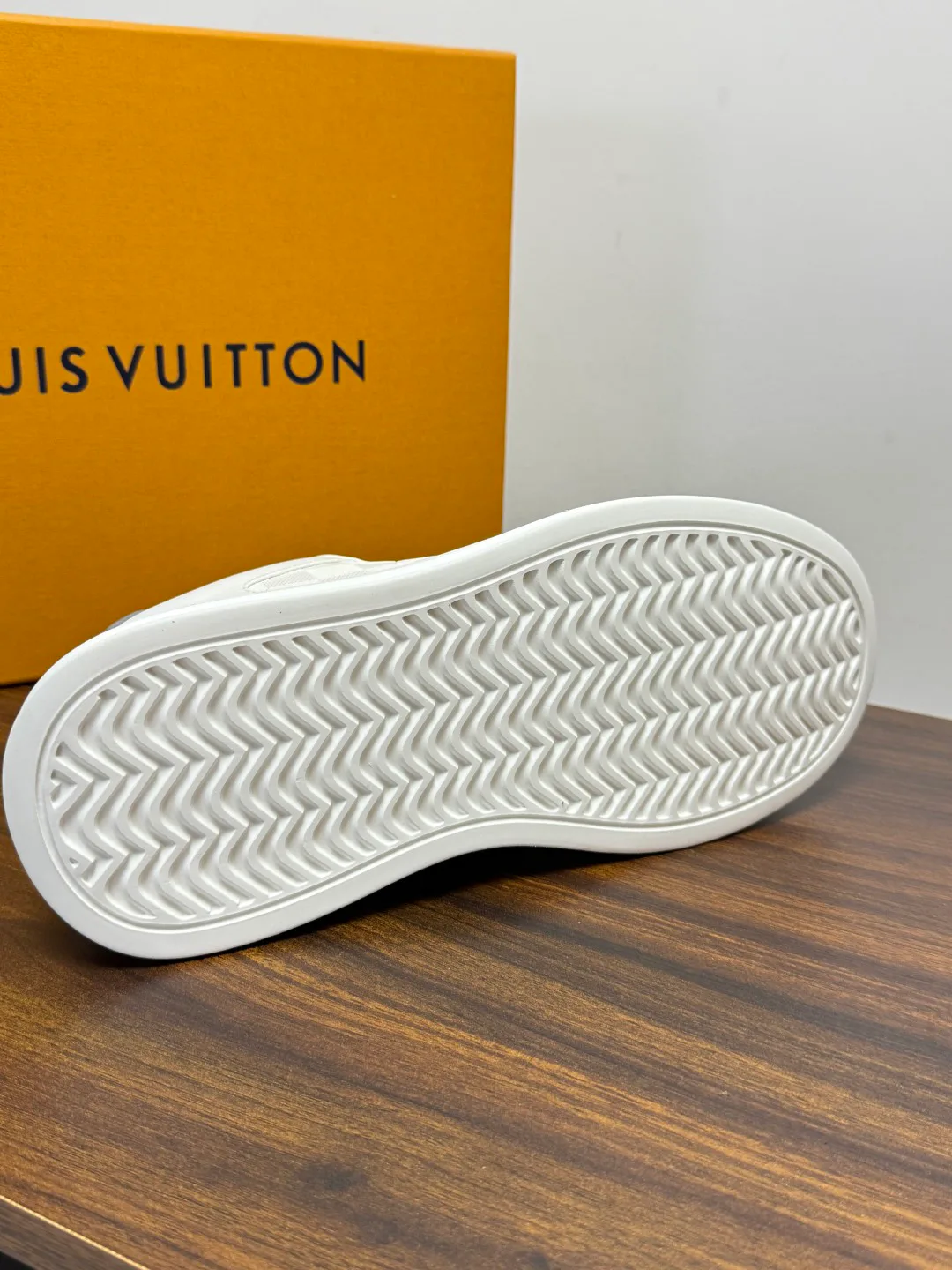 Кроссовки Мужские Louis Vuitton 19643237