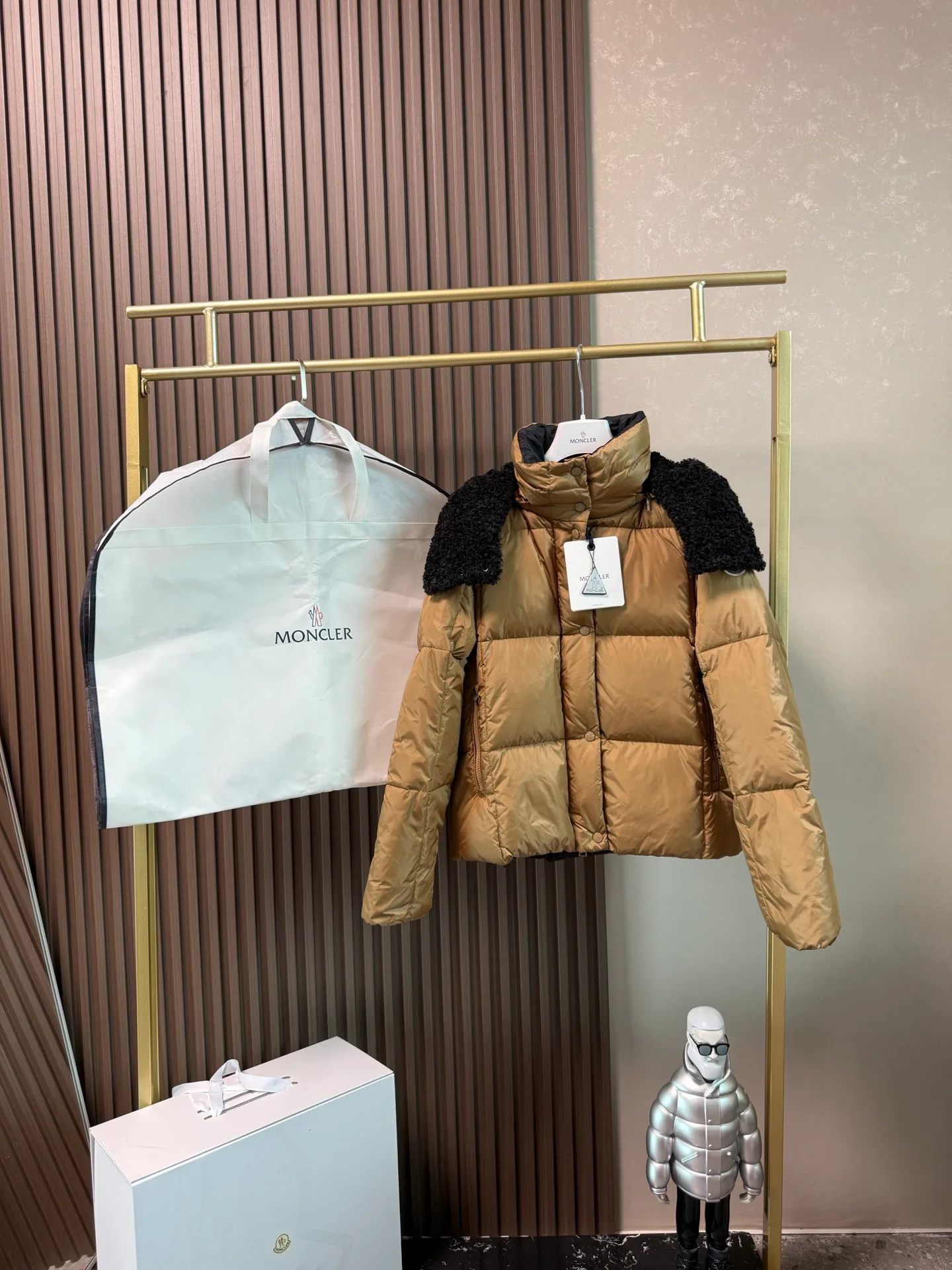 Куртки И Пуховики Женские Moncler 18825234