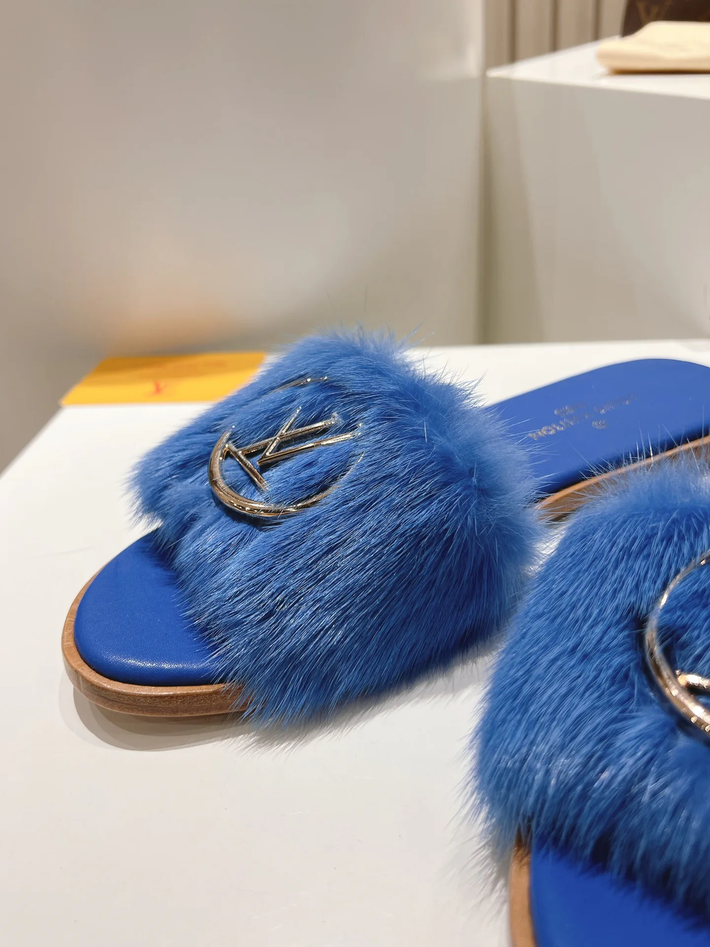 Шлепанцы Женские Louis Vuitton 11190737