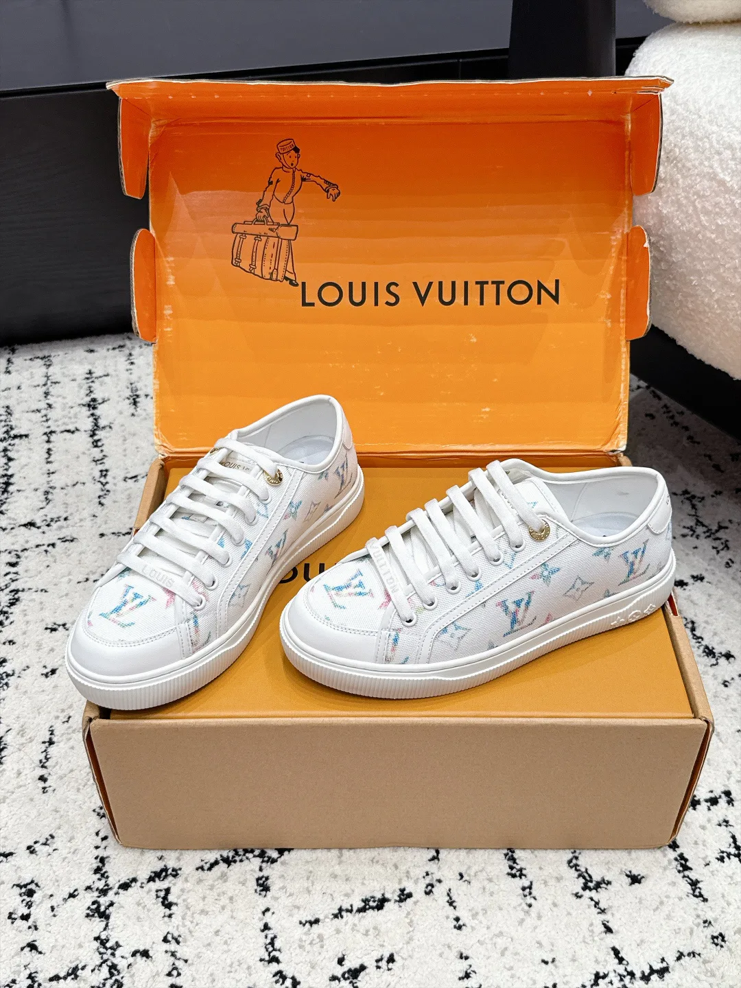 Кроссовки Женские Louis Vuitton 18124797