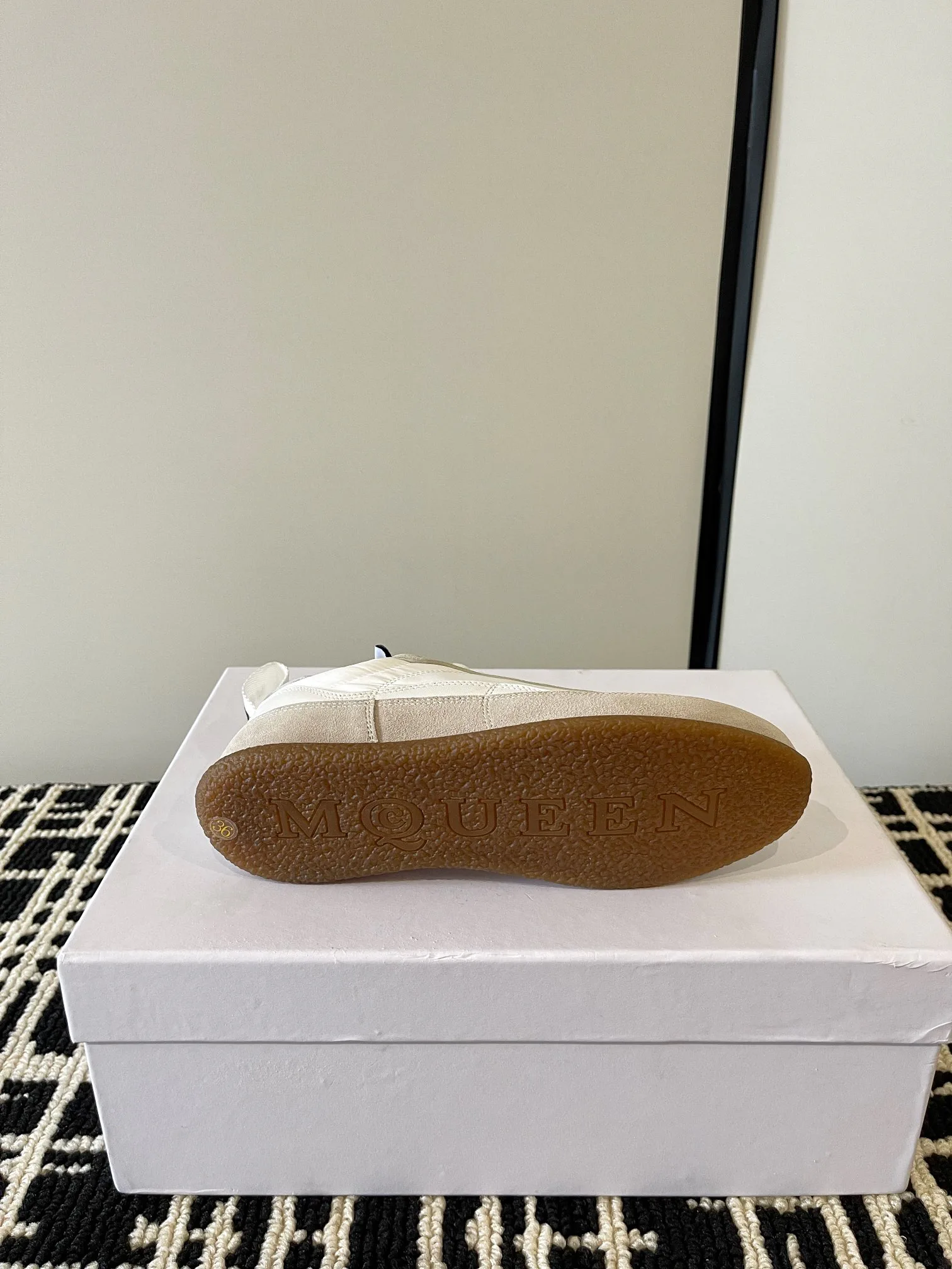 Кроссовки Женские Alexander Mcqueen 10654956