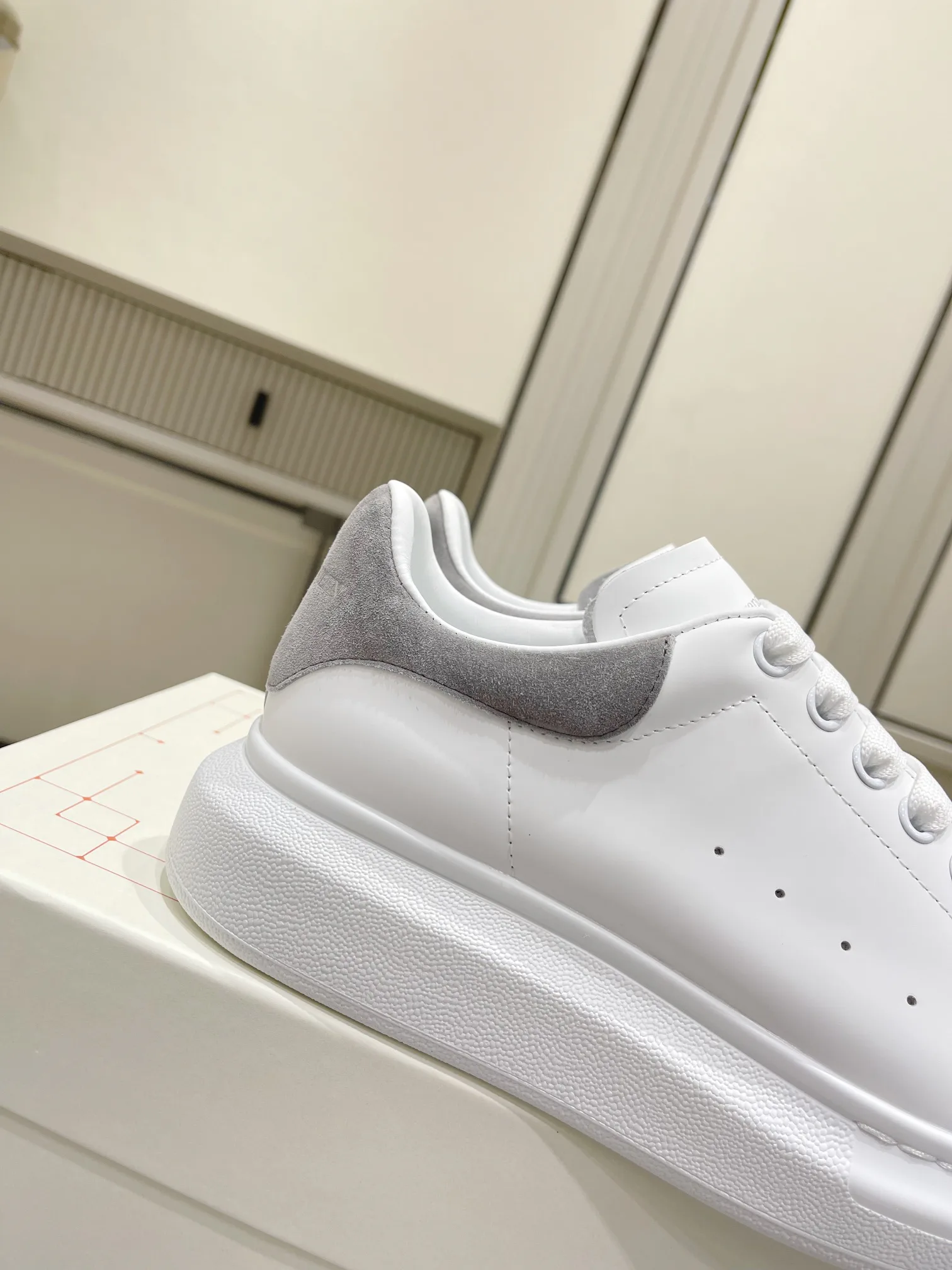 Кроссовки Женские Alexander Mcqueen 3446228