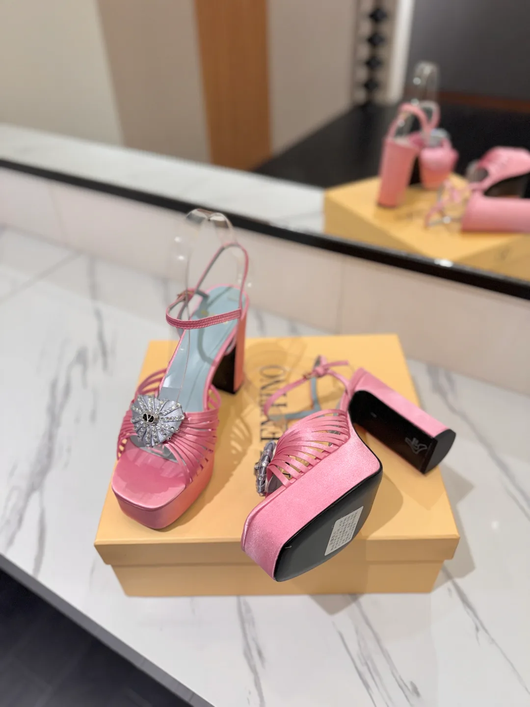 Босоножки Женские Valentino 18134891