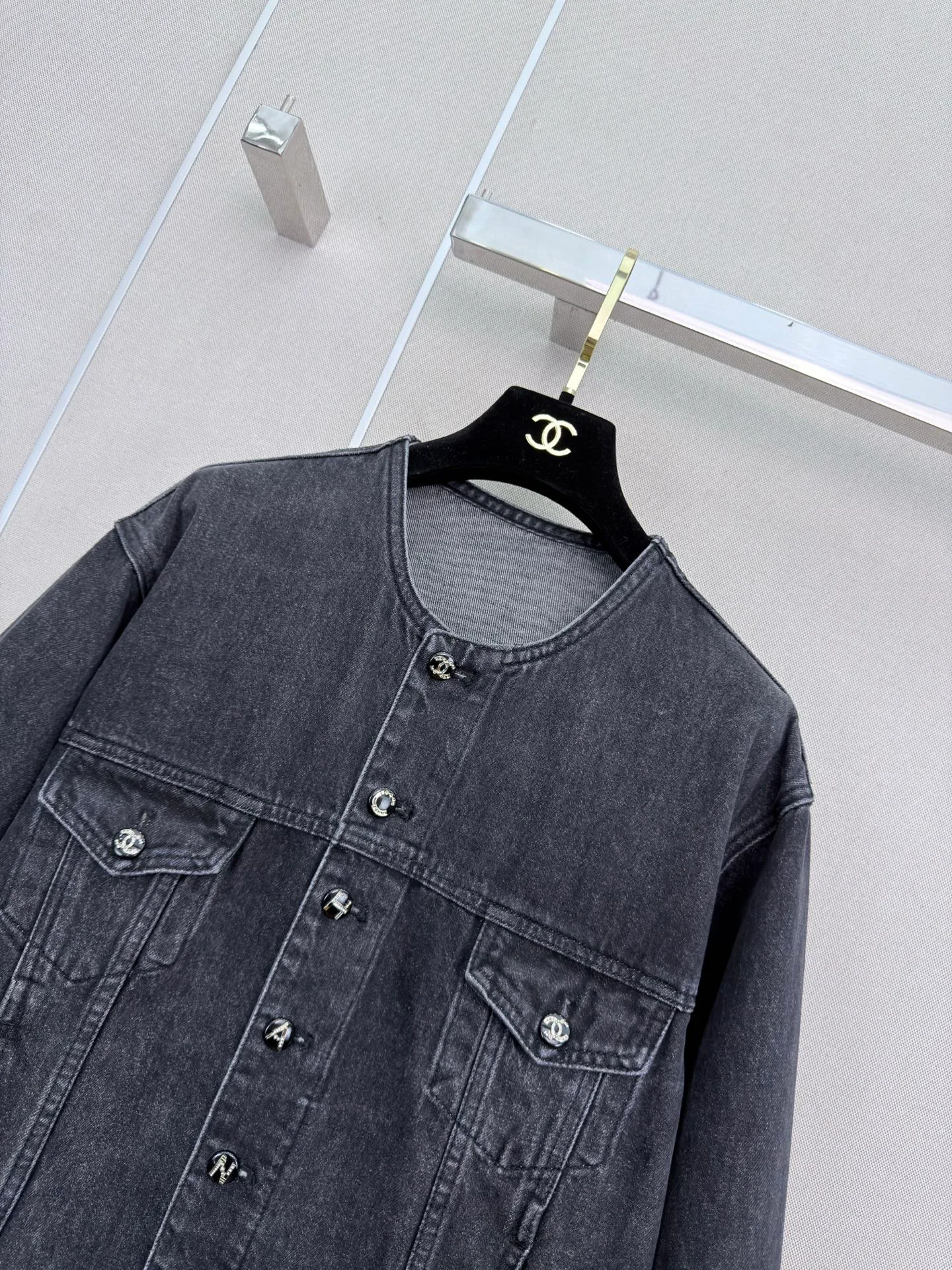 Куртки И Пуховики Женские Chanel 18245795