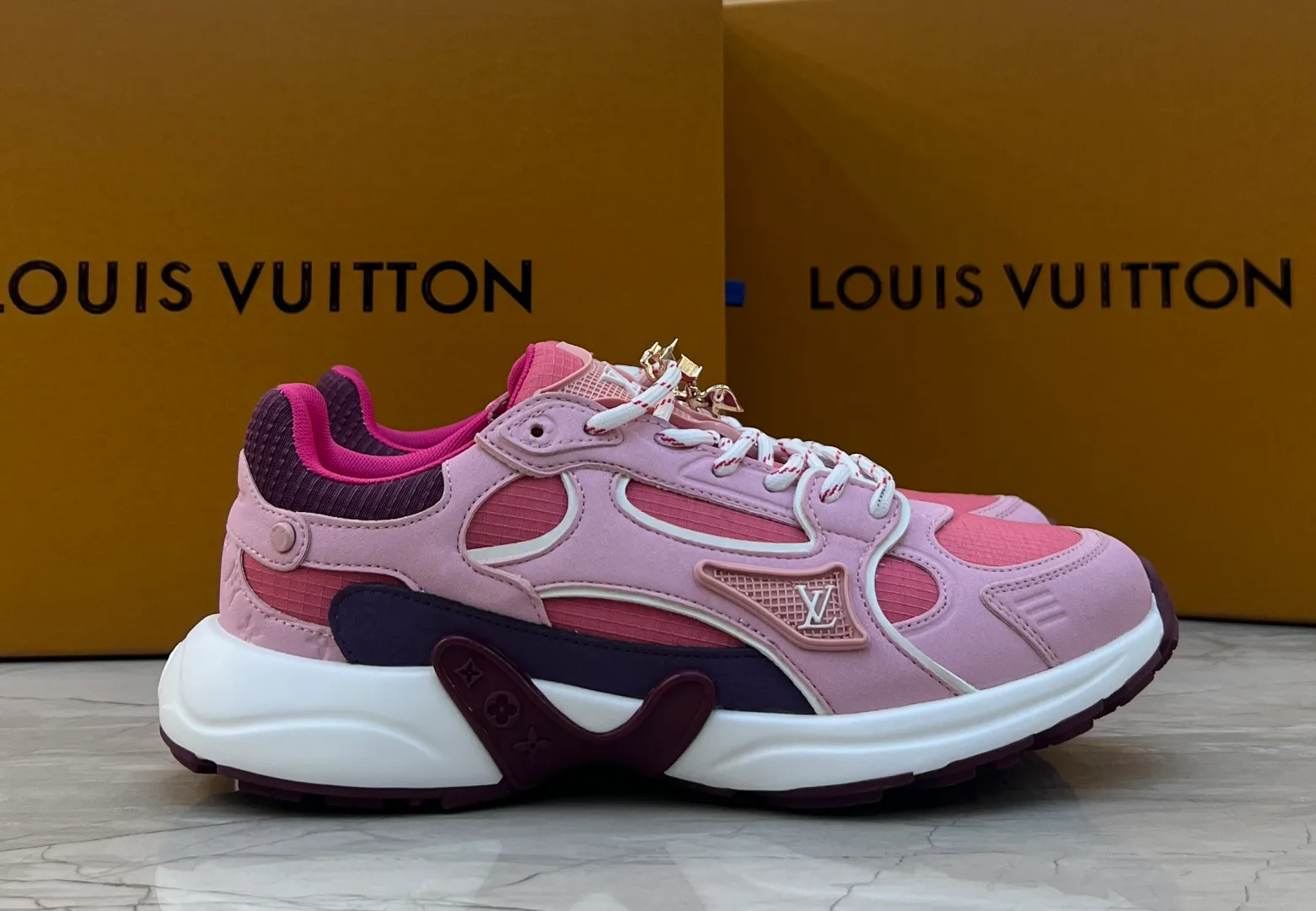 Кроссовки Женские Louis Vuitton 16981935