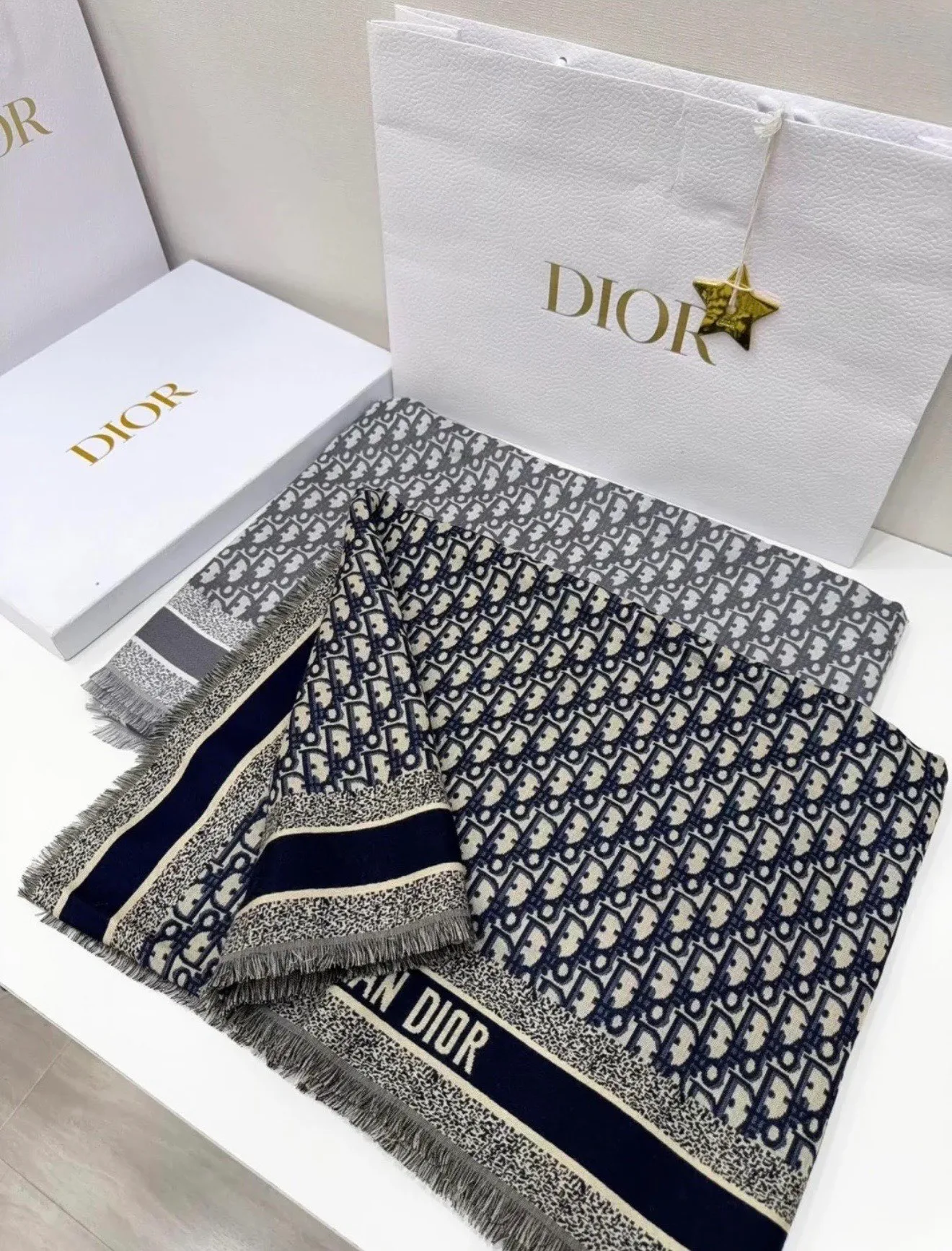 Шарфы Christian Dior 18627134