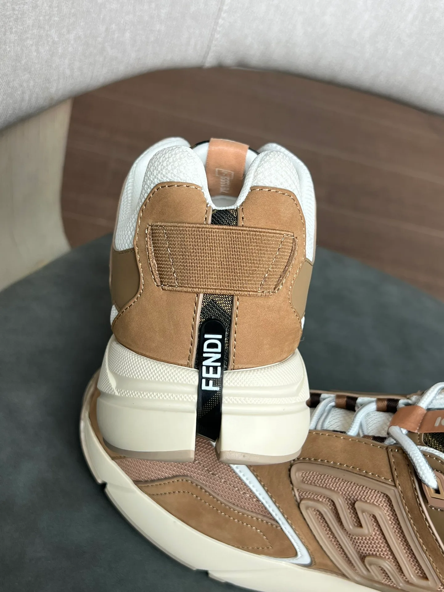 Кроссовки Женские Fendi 353518