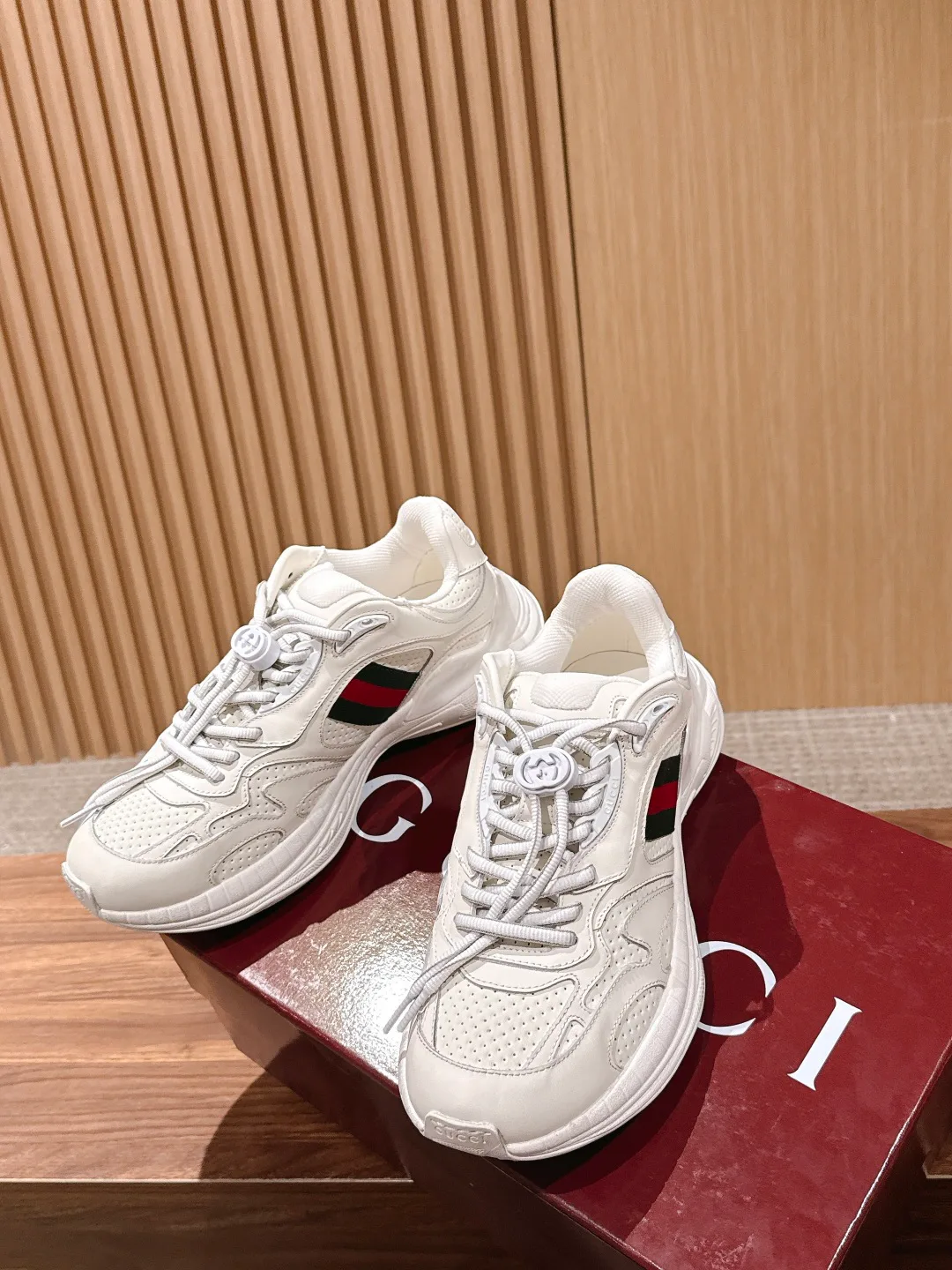 Кроссовки Женские Gucci 18889229