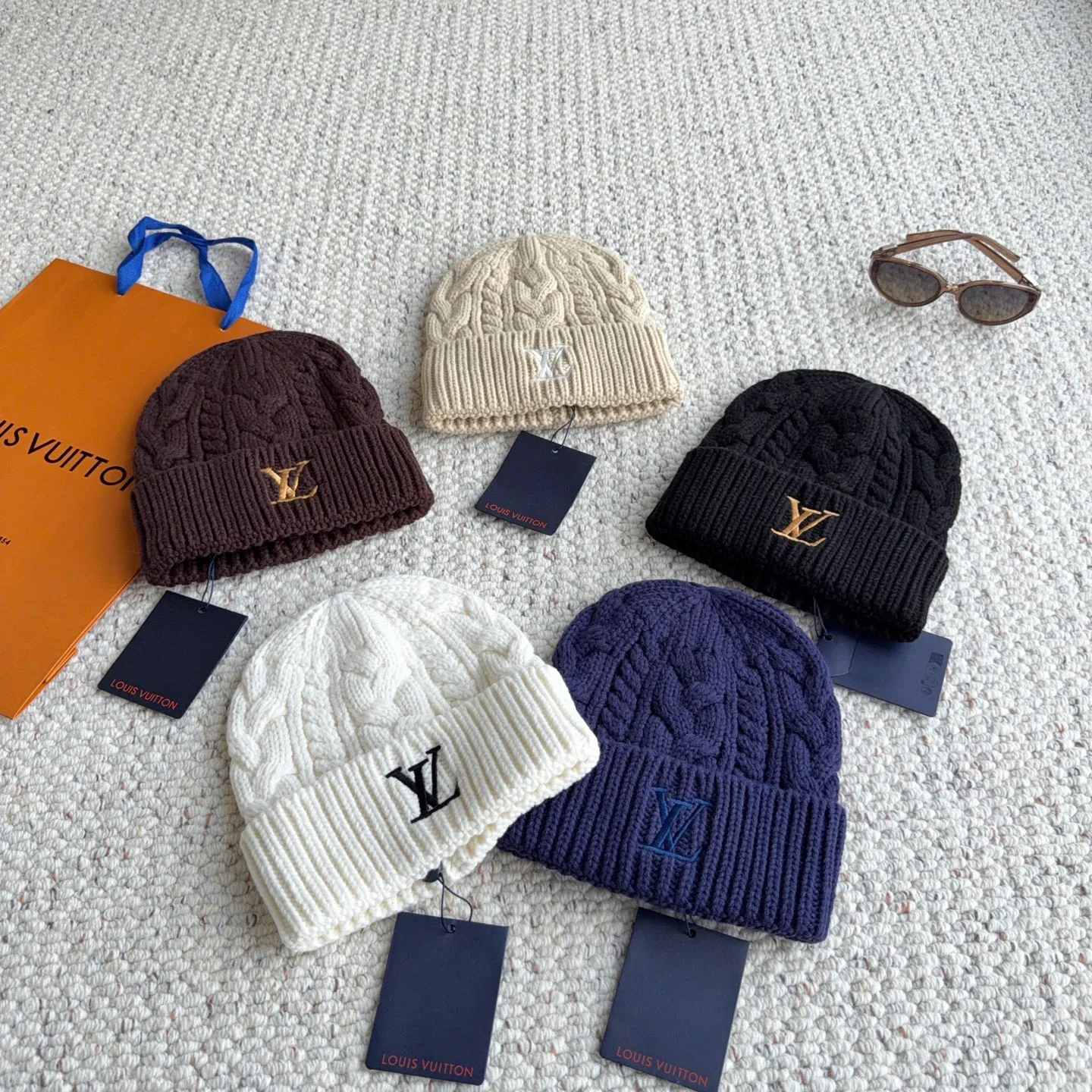 Головные Уборы Louis Vuitton 18450105