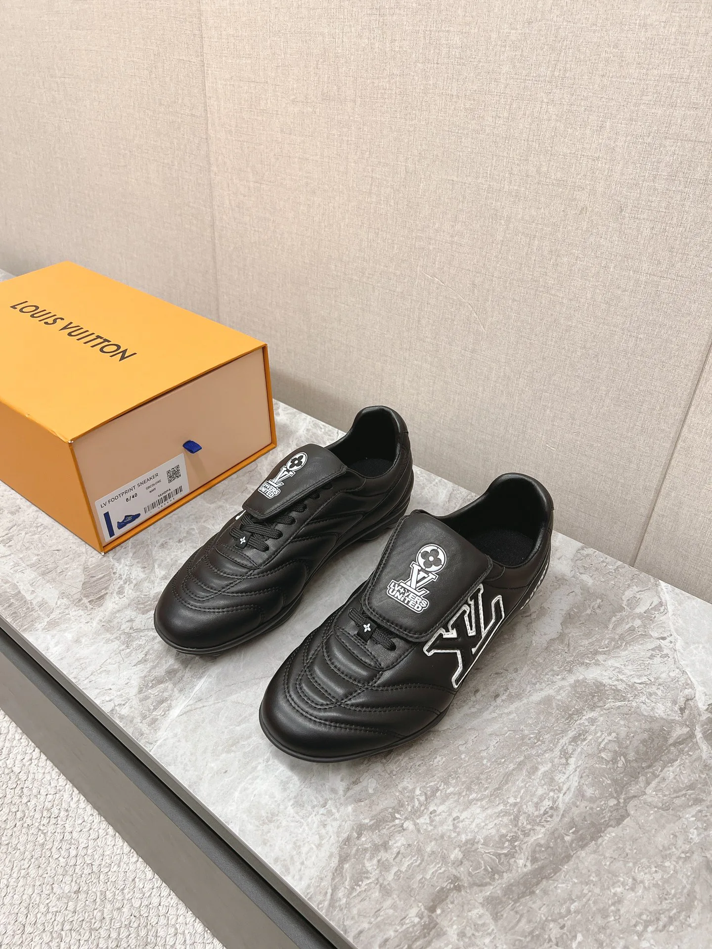 Кроссовки Женские Louis Vuitton 22142