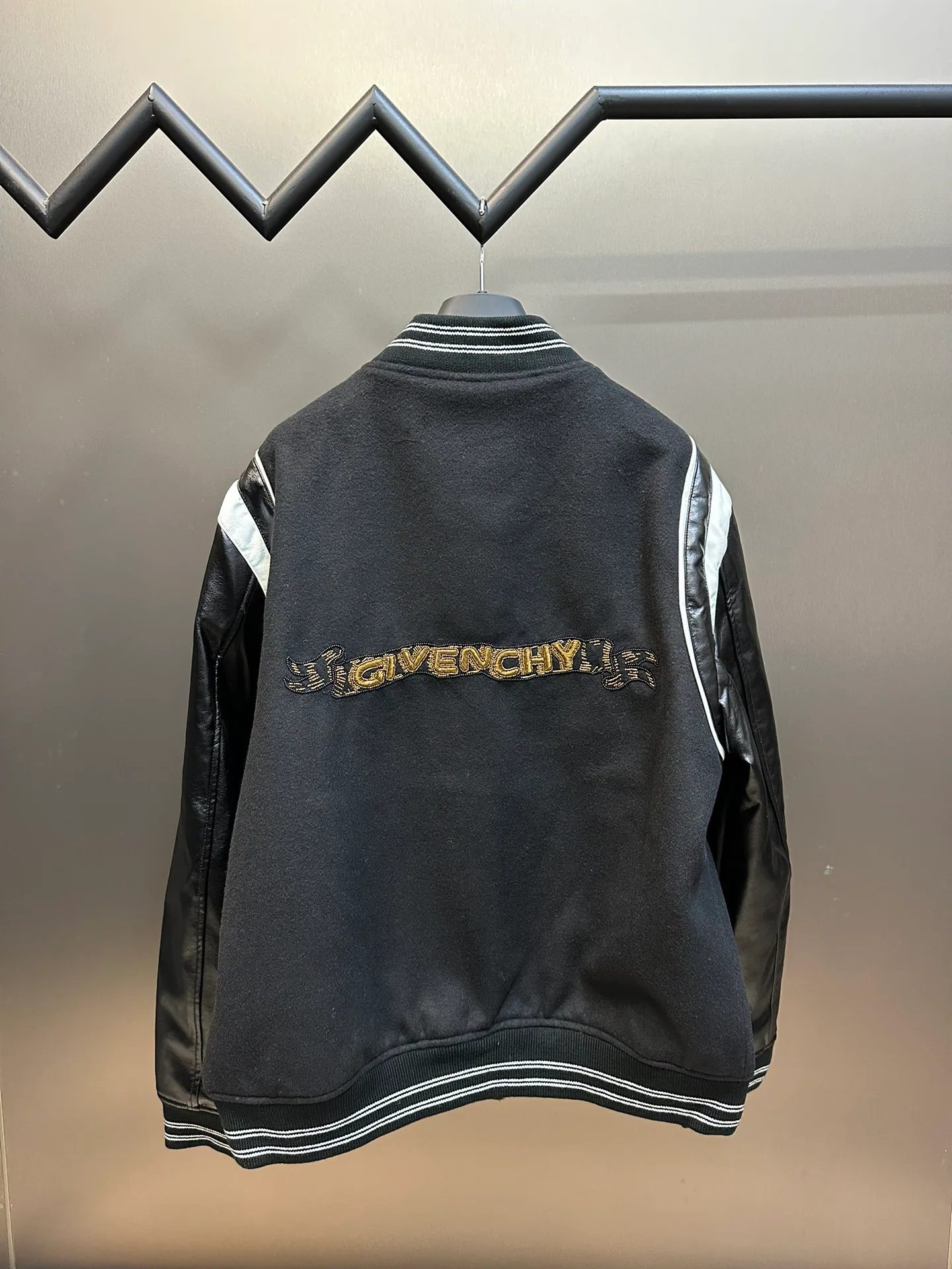 Куртки И Пуховики Женские Givenchy 212671