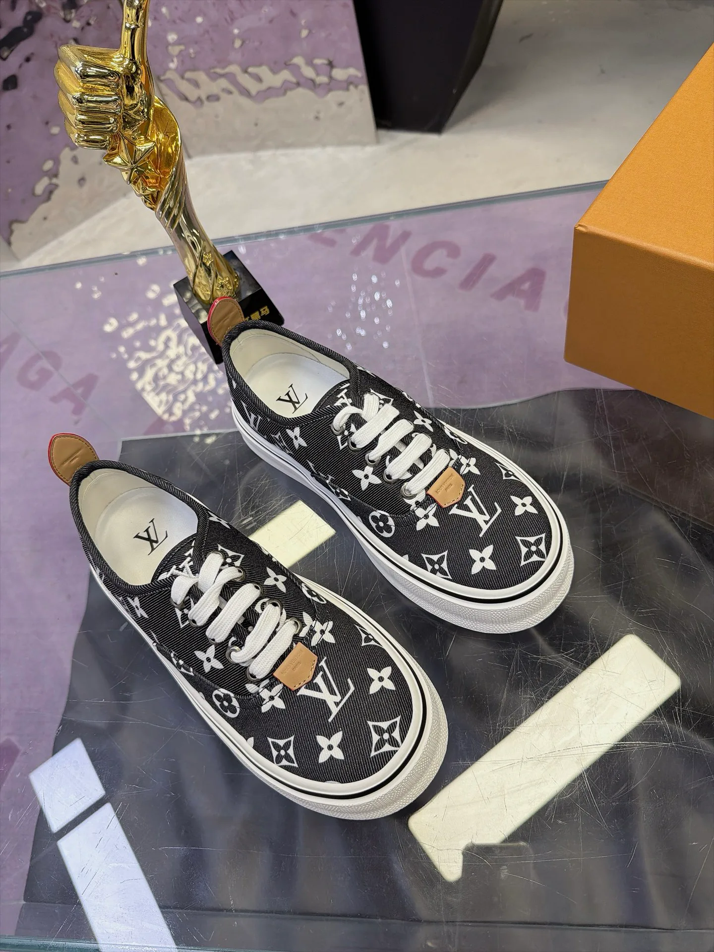 Кроссовки Мужские Louis Vuitton 17930908