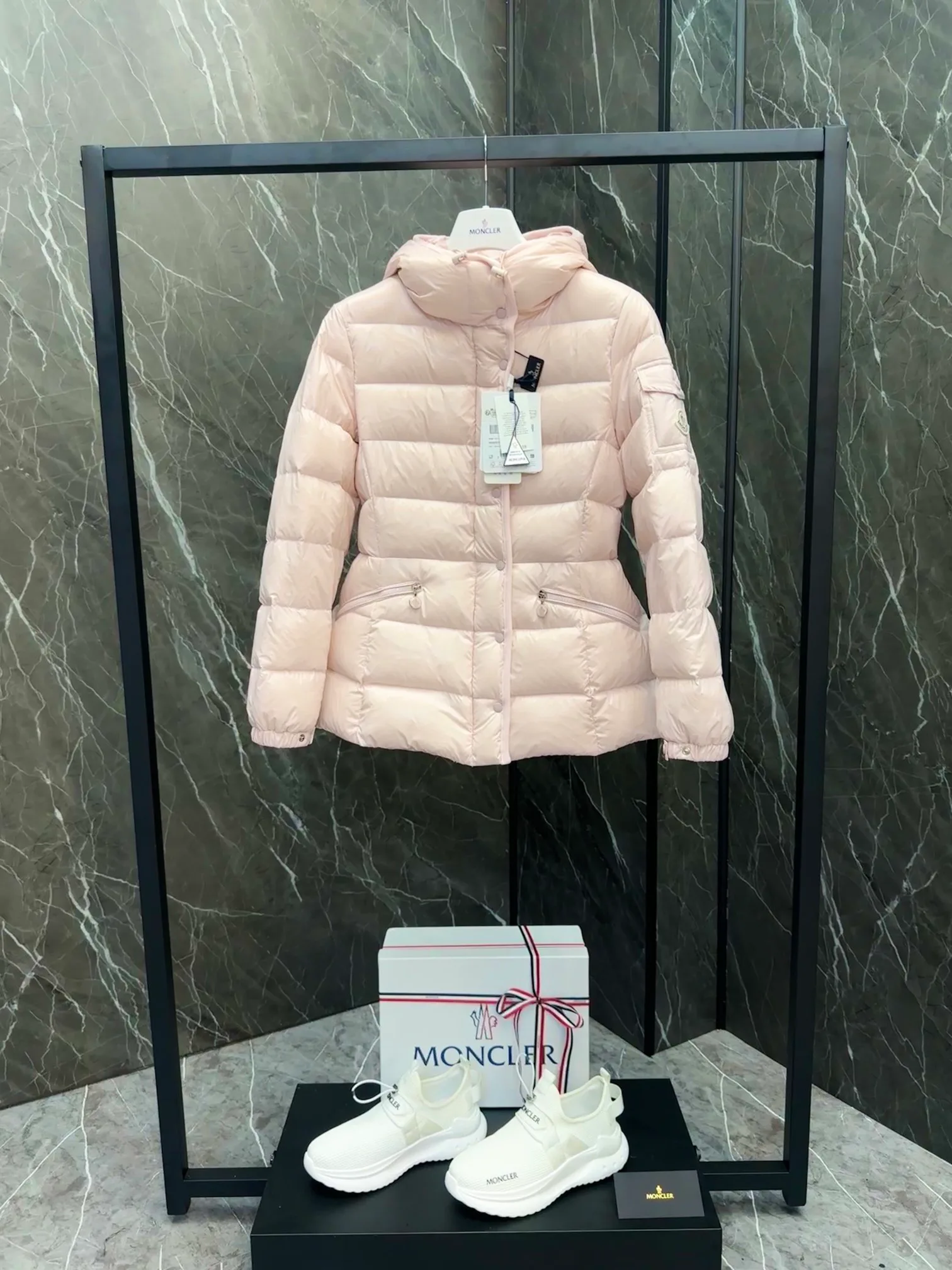 Куртки И Пуховики Женские Moncler 18722901