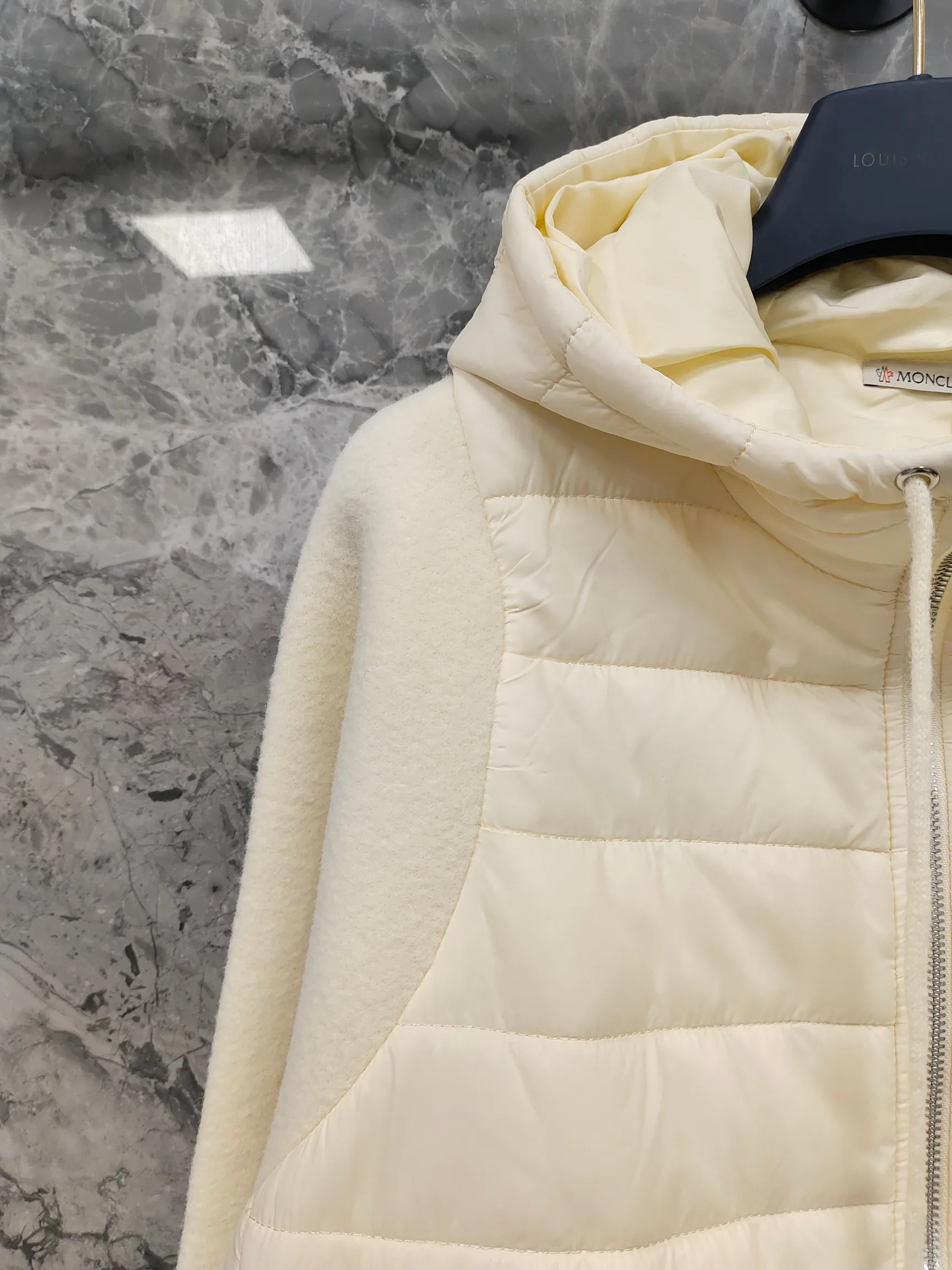 Куртки И Пуховики Женские Moncler 18743552