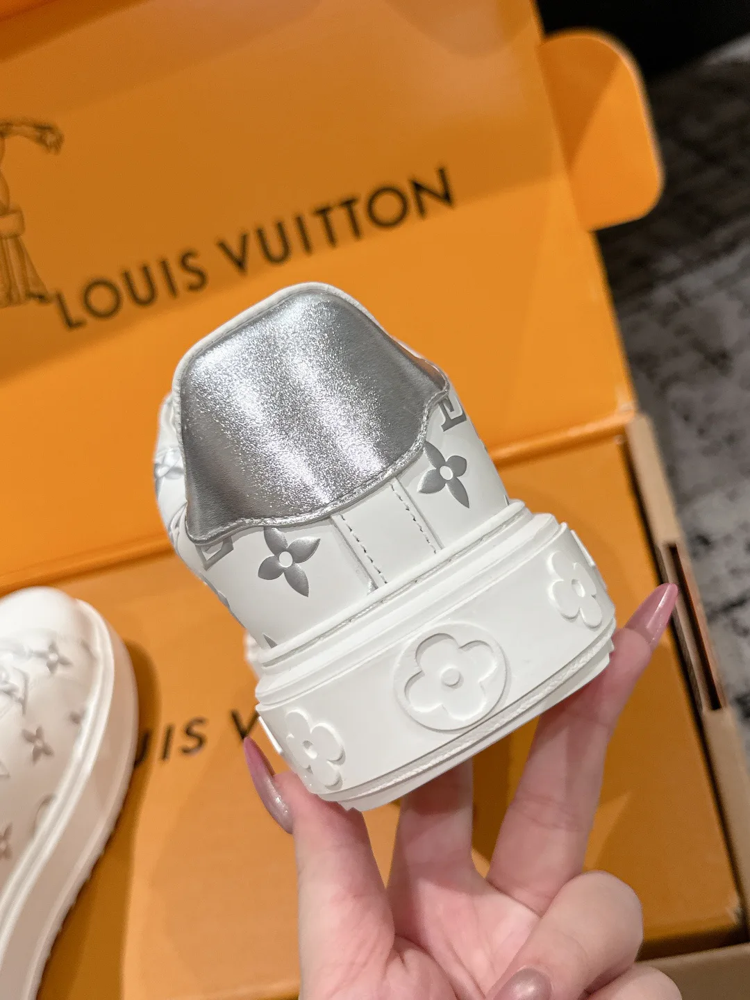 Кроссовки Женские Louis Vuitton 4502491