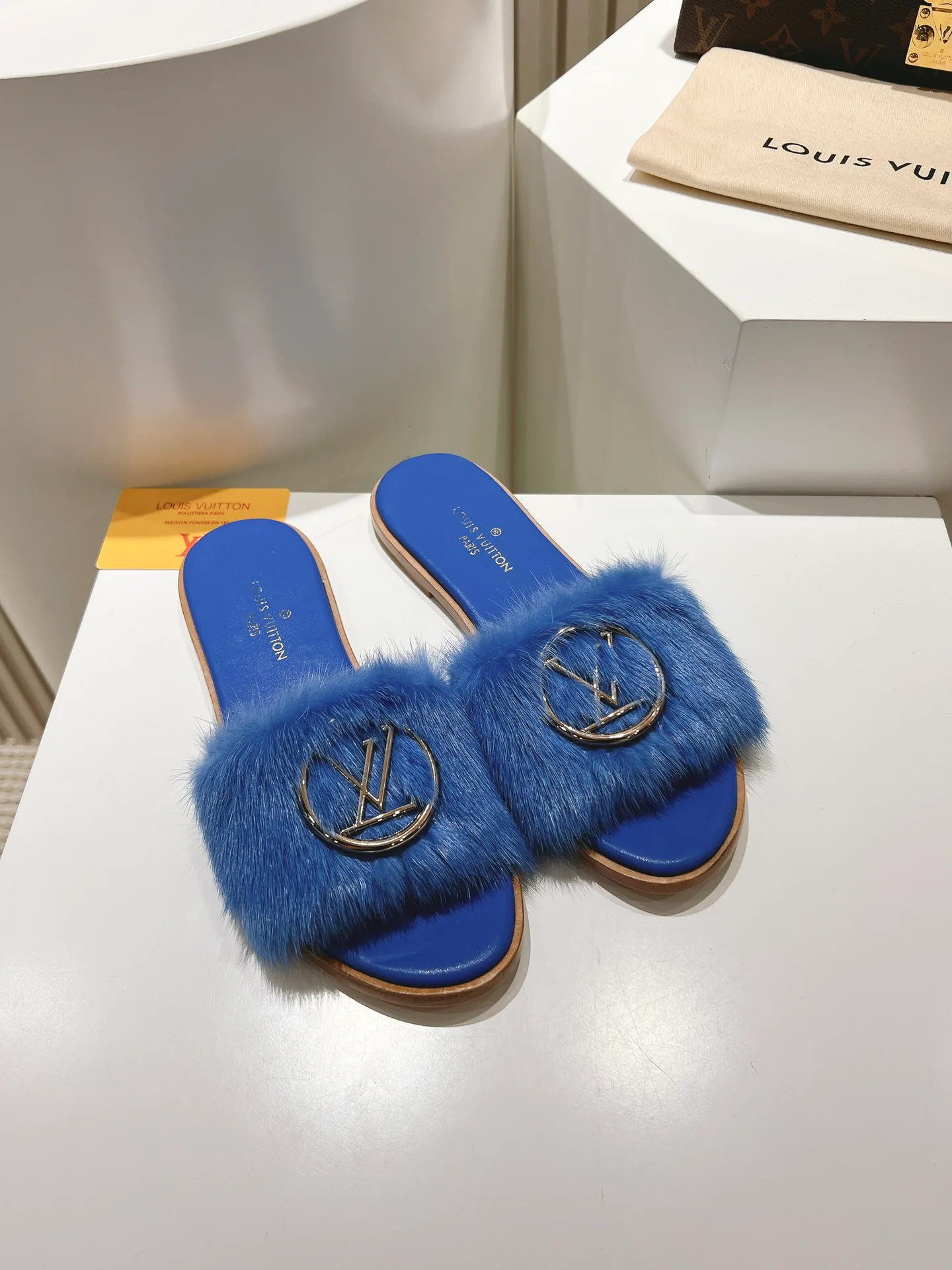 Шлепанцы Женские Louis Vuitton 11190737