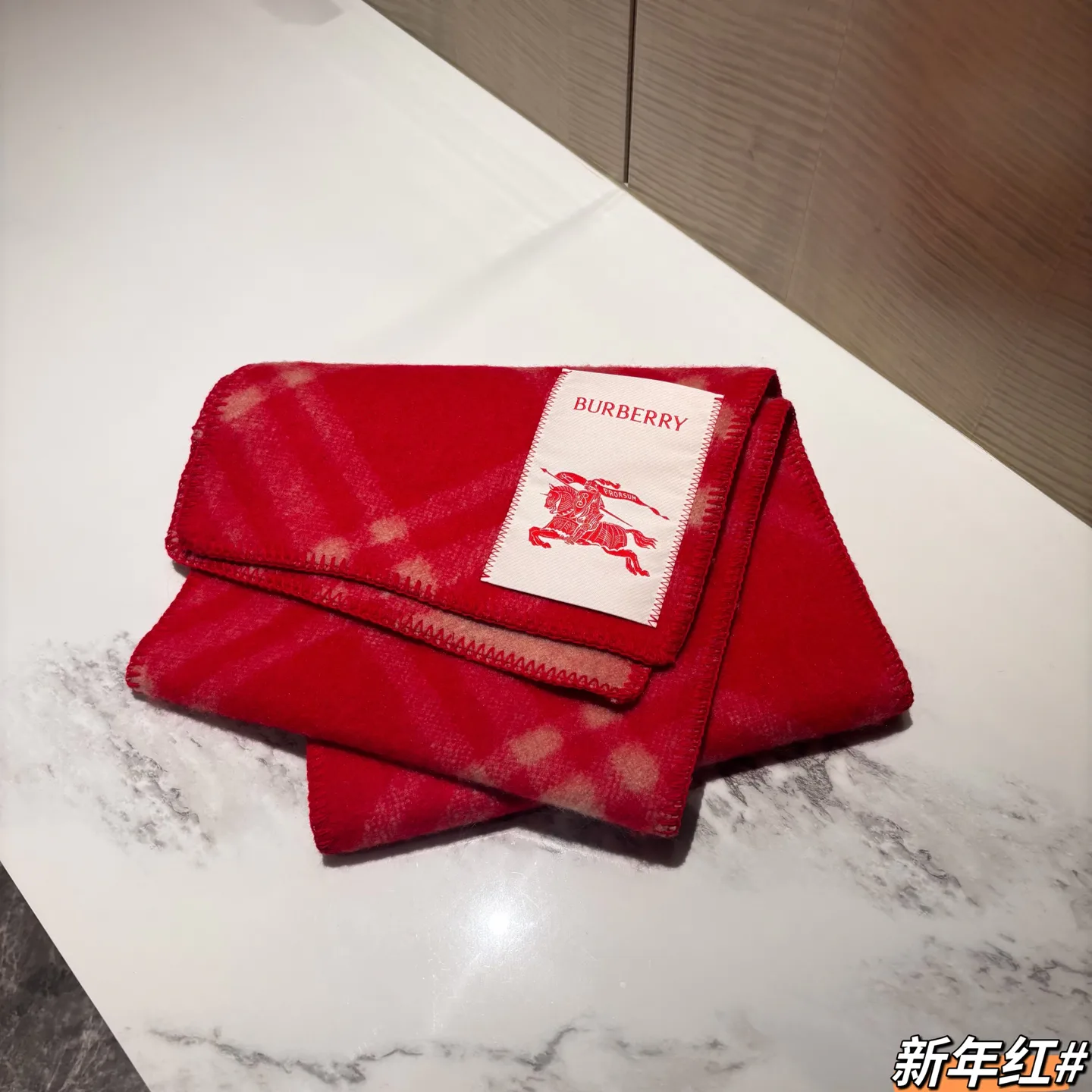 Шарфы Burberry 18507380