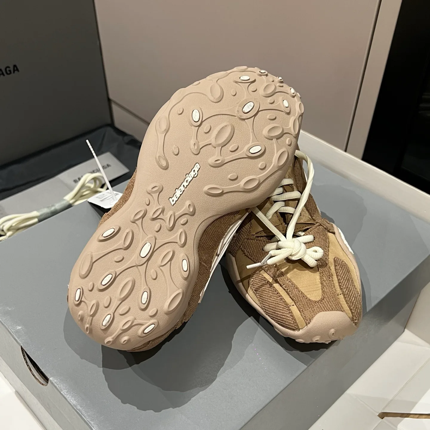 Кроссовки Женские Balenciaga 12948697