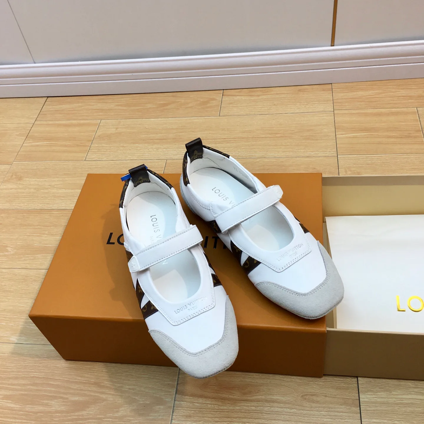 Балетки Женские Louis Vuitton 11410205