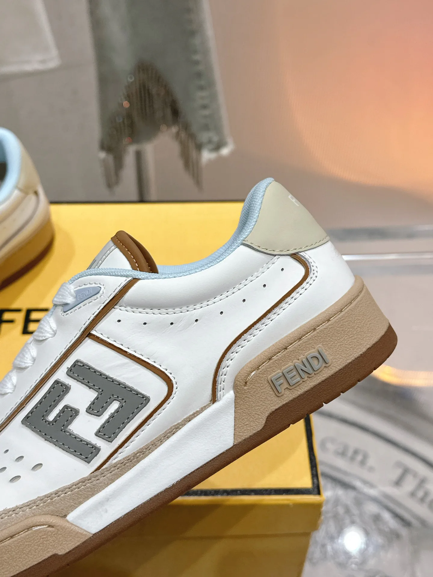 Кроссовки Женские Fendi 23635