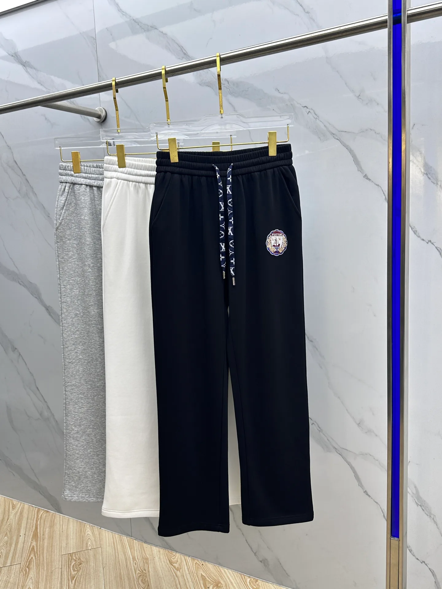 Брюки Мужские Louis Vuitton 18246667
