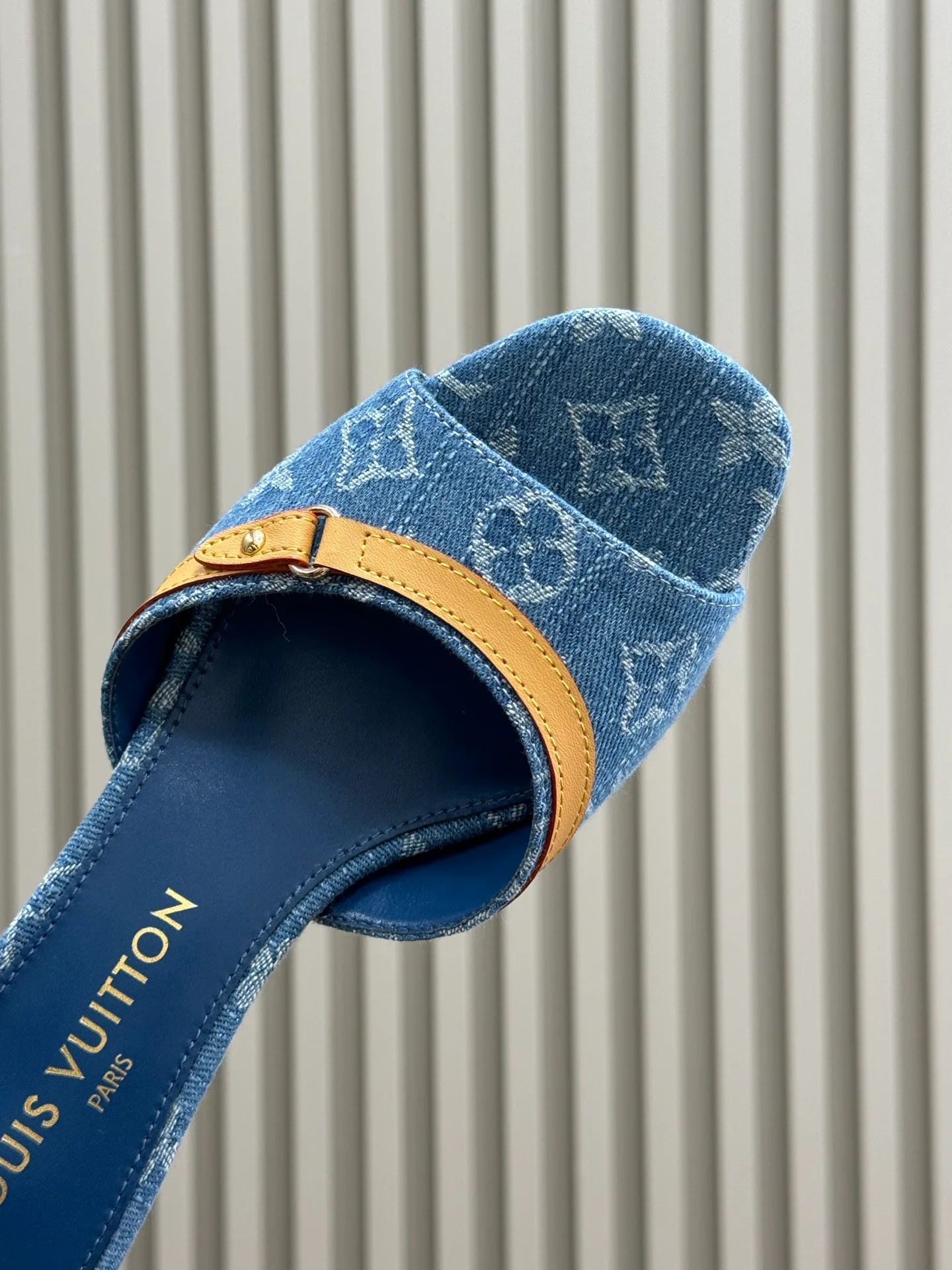 Босоножки Женские Louis Vuitton 23647