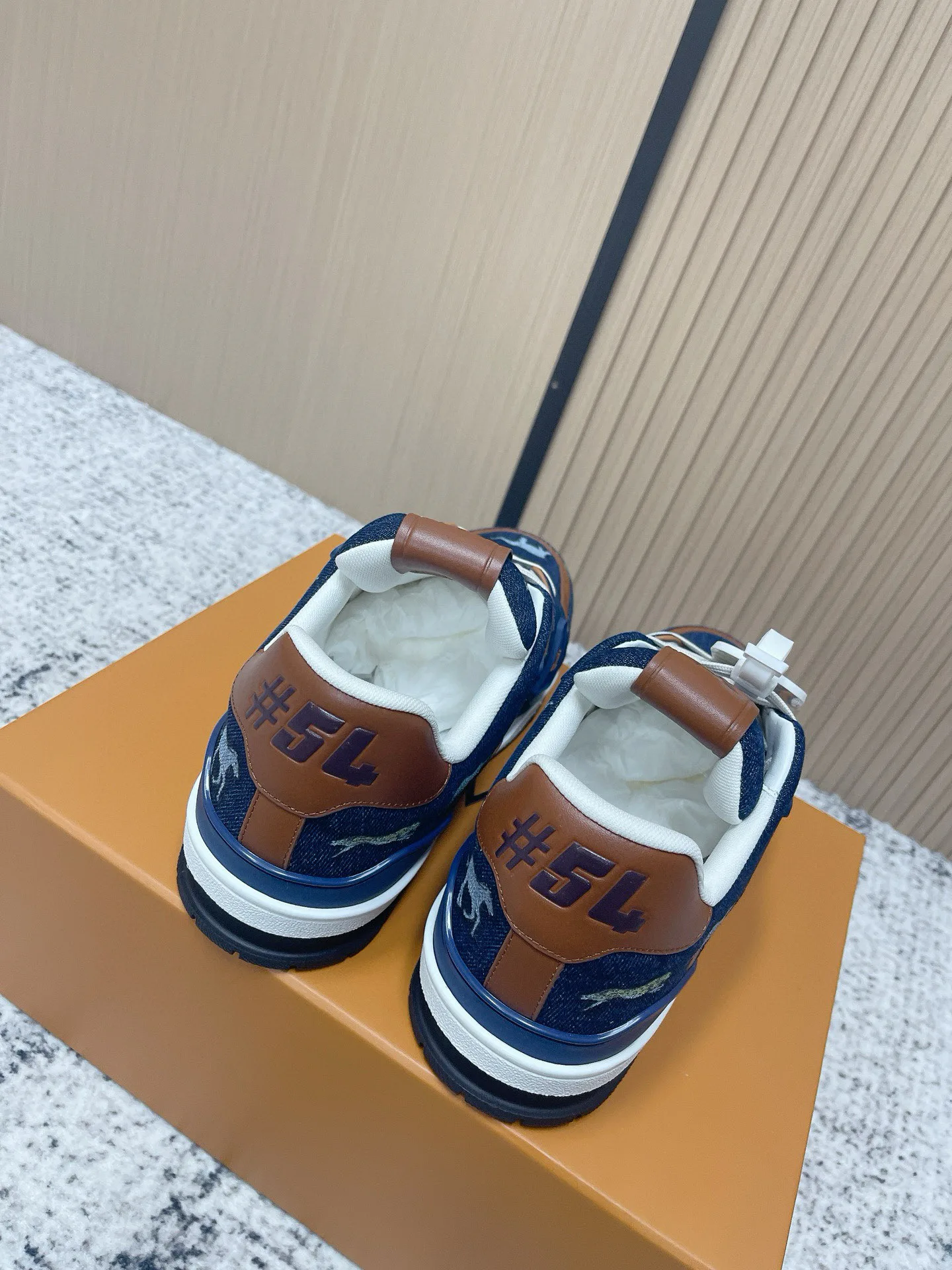 Кроссовки Женские Louis Vuitton 12785849