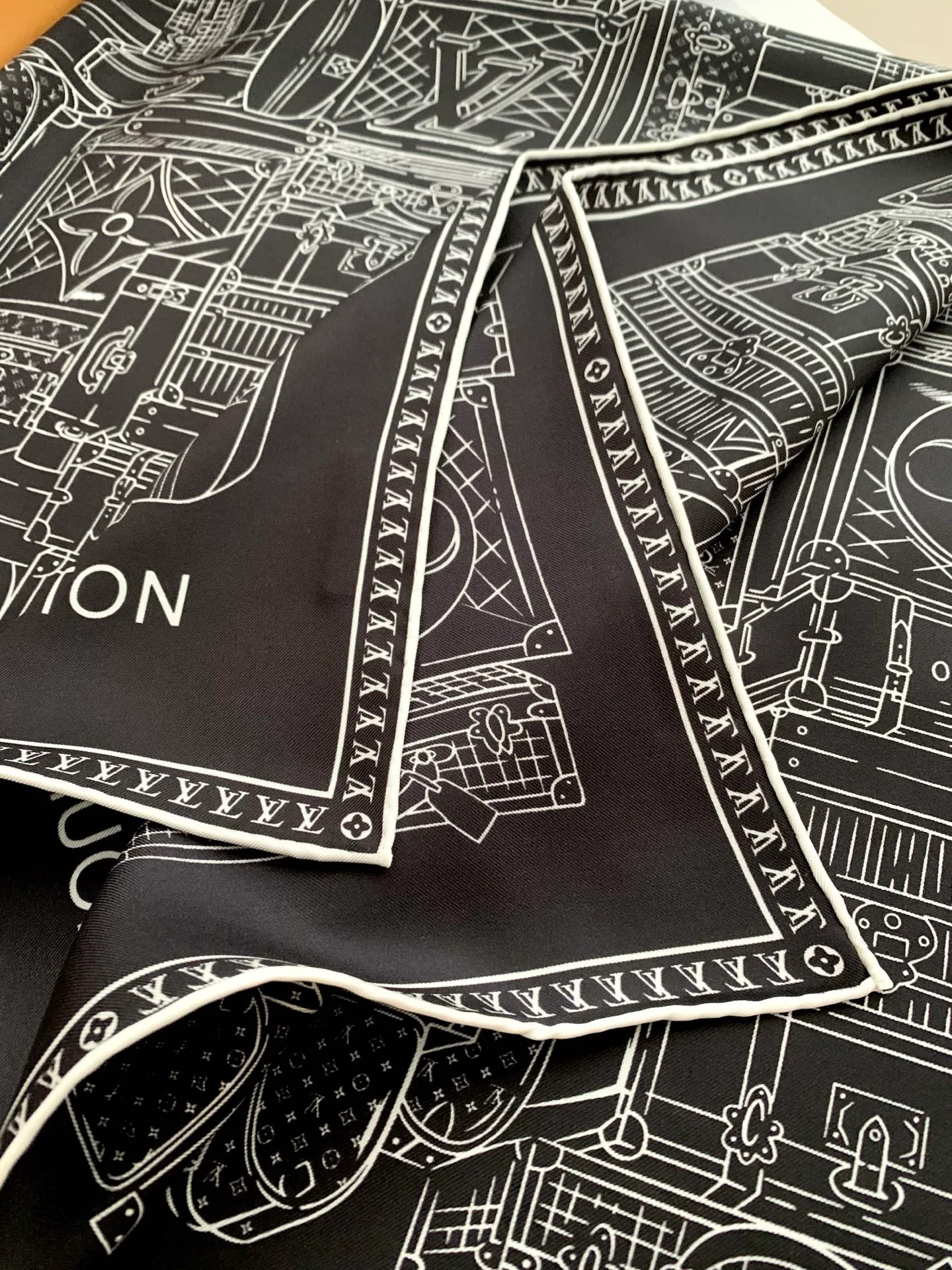 Платки Louis Vuitton 18675526
