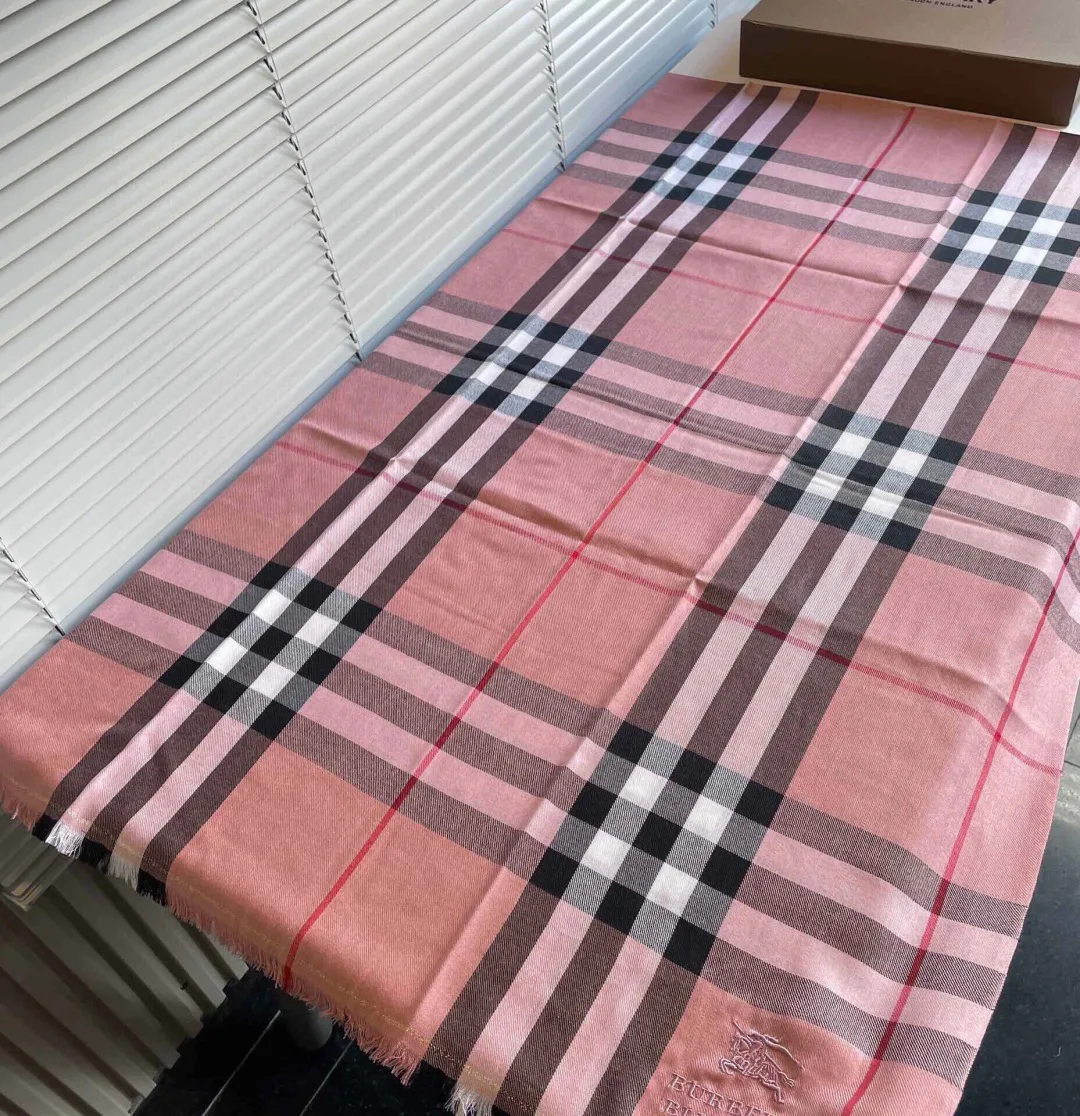 Шарфы Burberry 832097