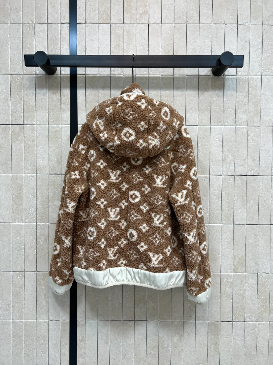 Куртки И Пуховики Женские Louis Vuitton 1763410