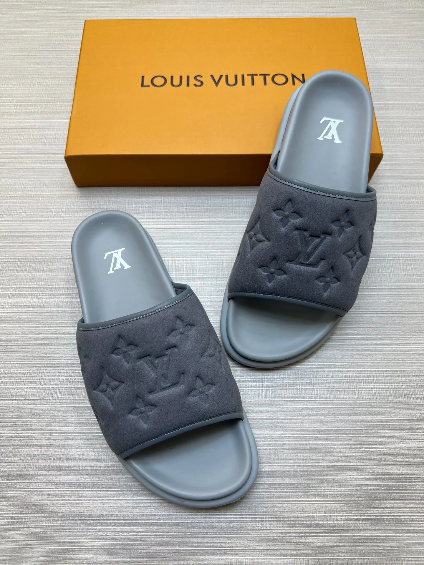 Шлепанцы Женские Louis Vuitton 18011807