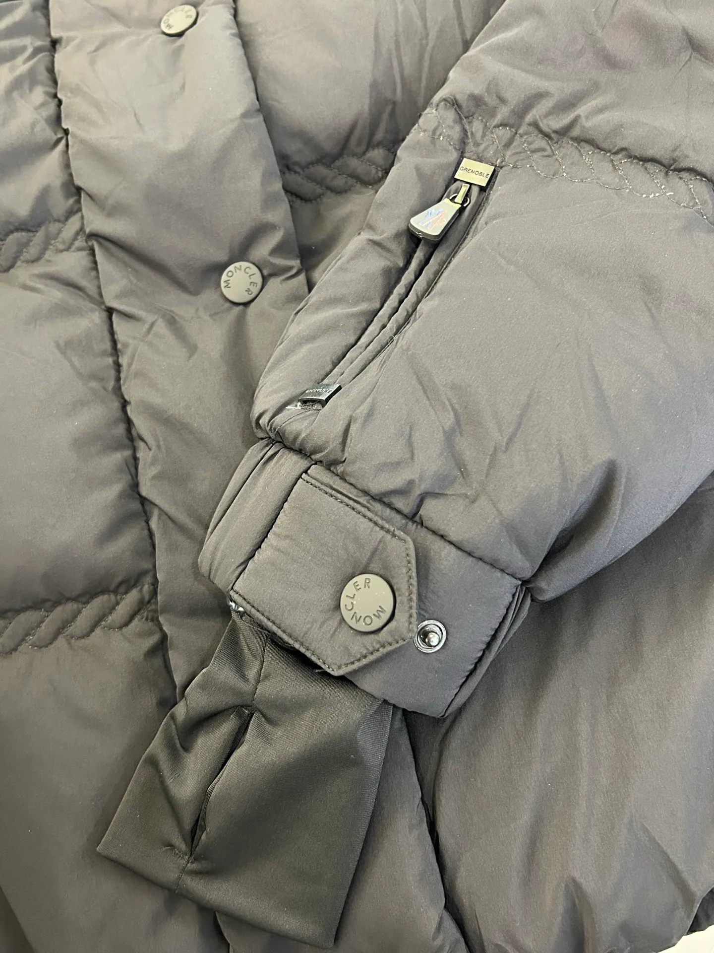 Куртки И Пуховики Мужские Moncler 18231500
