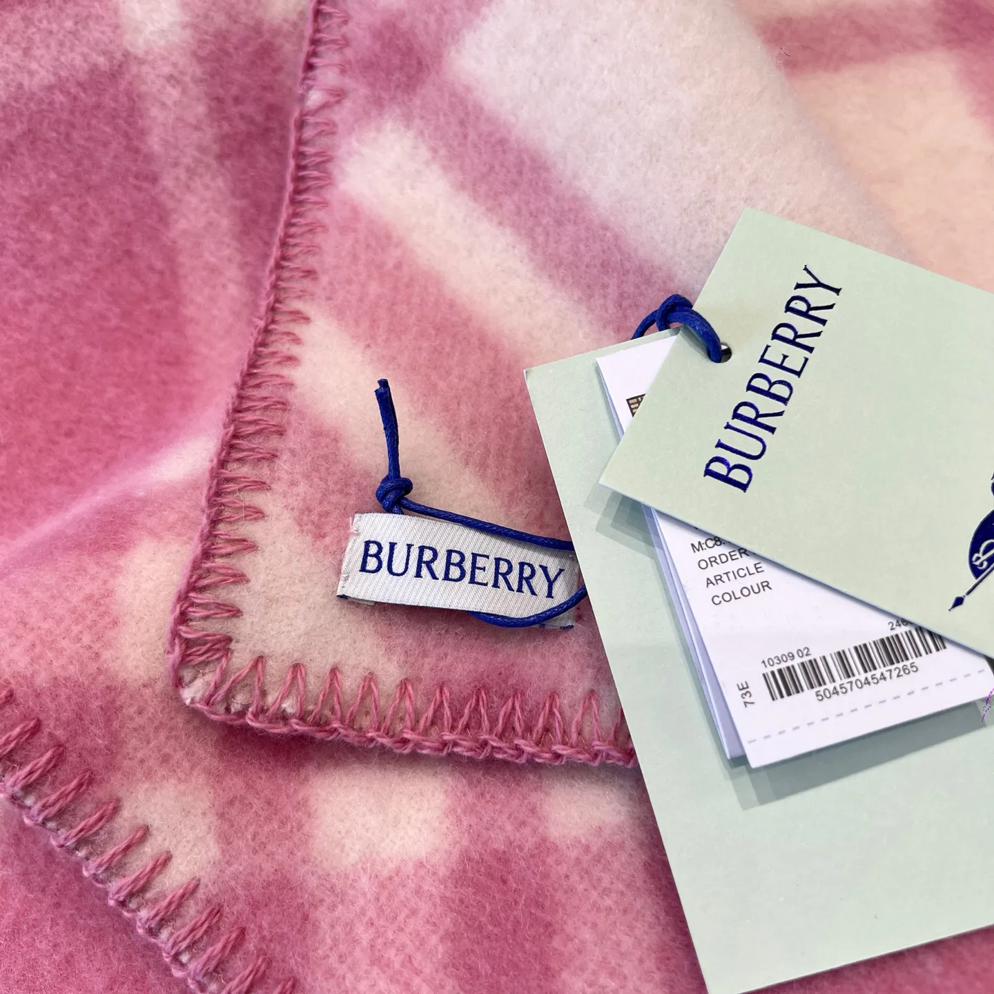 Шарфы Burberry 17945208