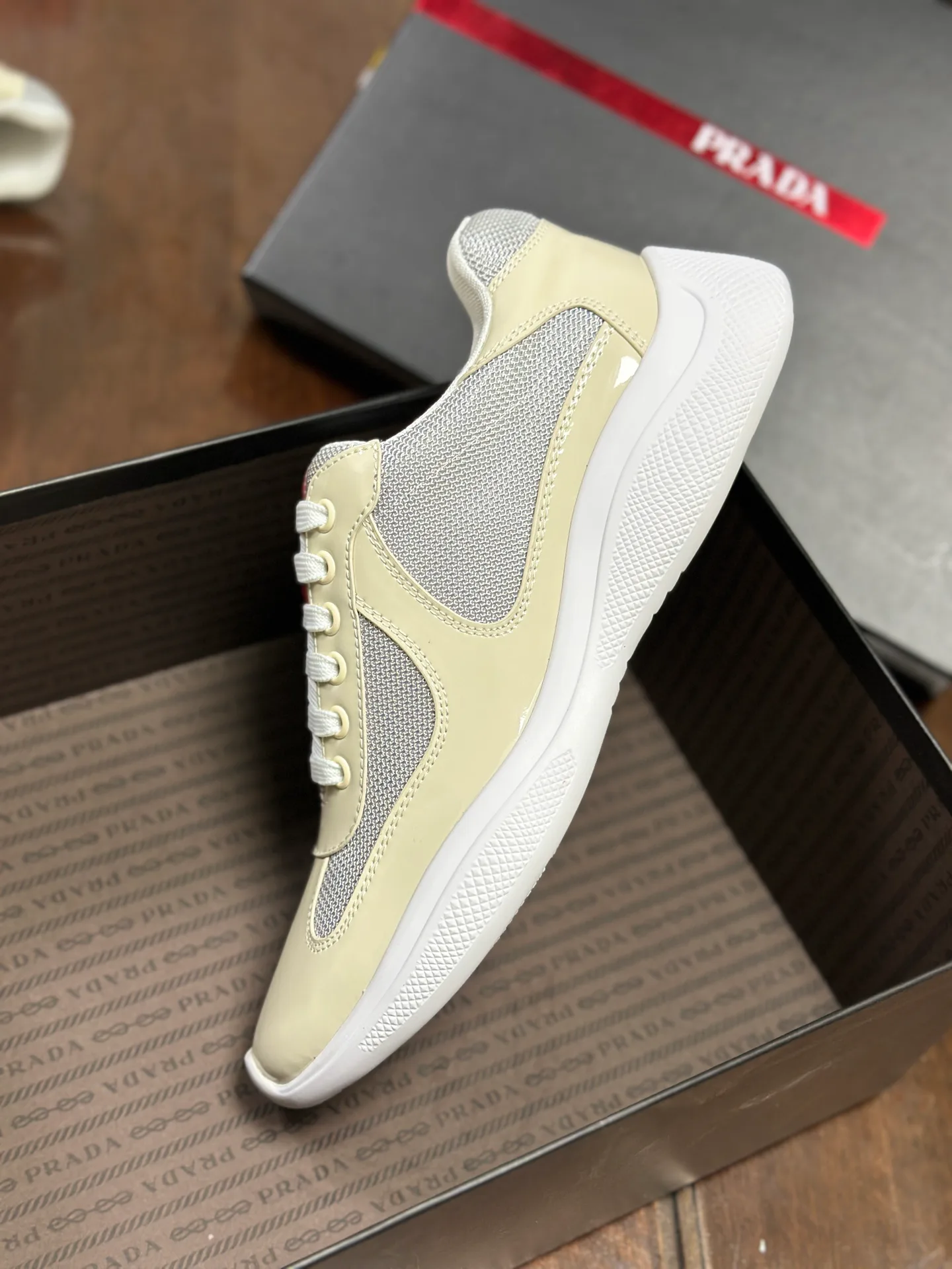 Кроссовки Женские Prada 18262249
