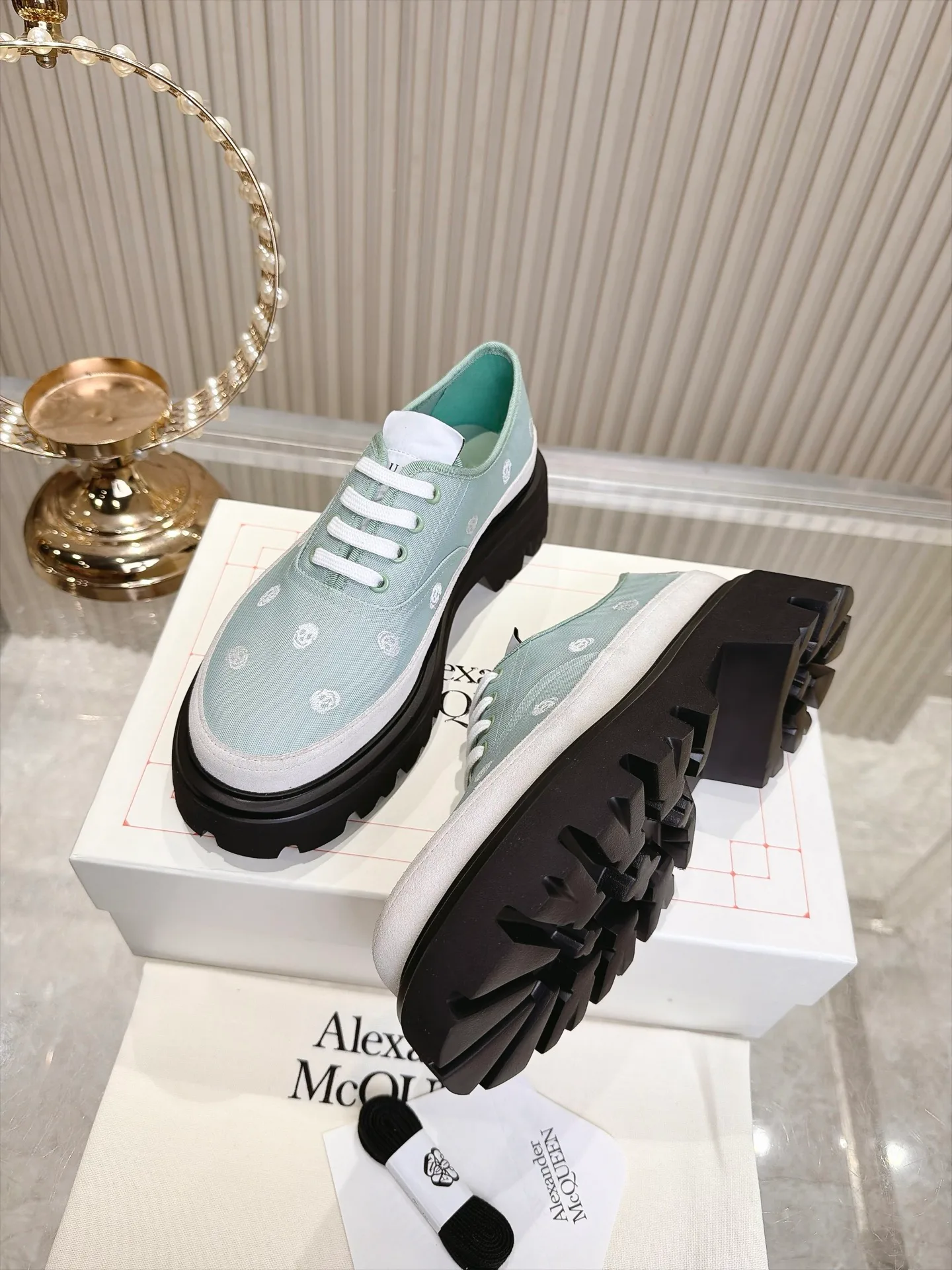 Кроссовки Женские Alexander Mcqueen 19080153