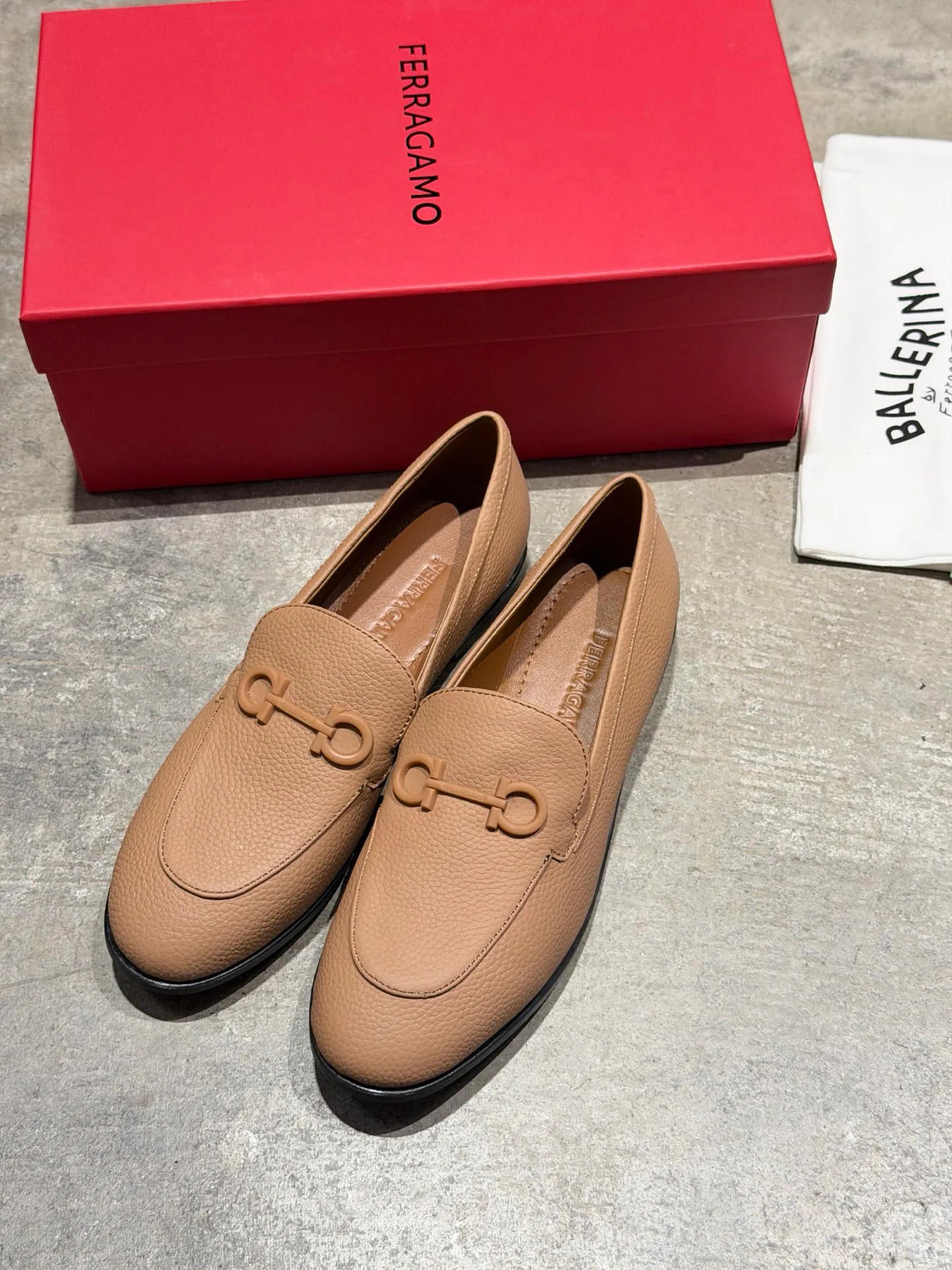 Лоферы И Мокасины Женские Salvatore Ferragamo 17642564