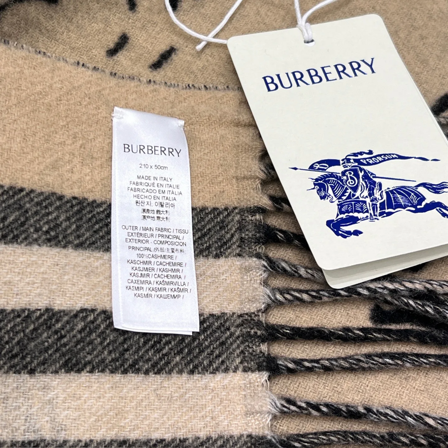 Шарфы Burberry 17945487