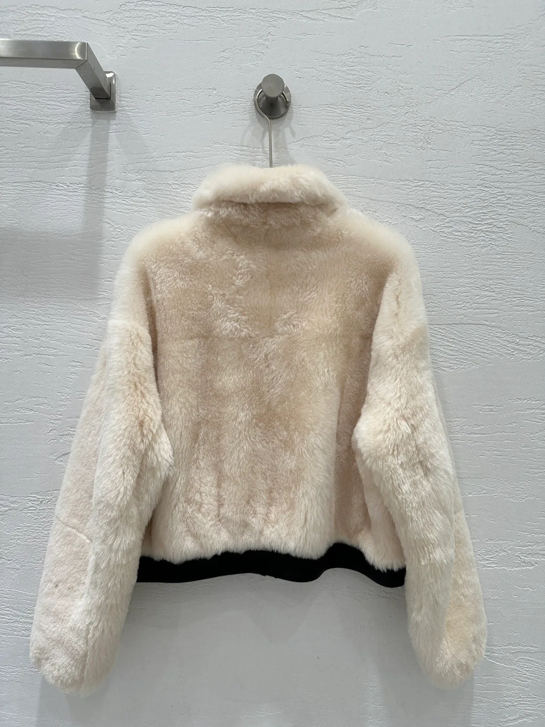 Кожаные Куртки И Дублёнки Женские Saint Laurent 2740270