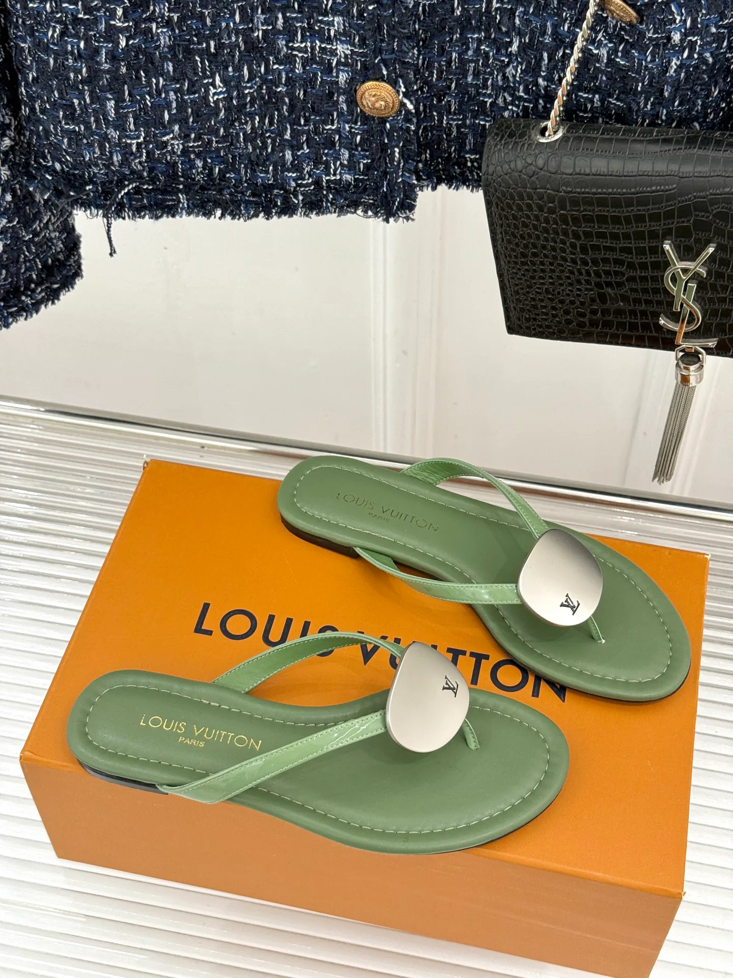 Шлепанцы Женские Louis Vuitton 17596994