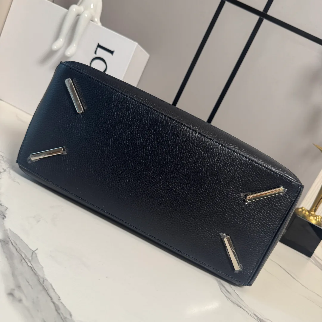 Классические Сумки Женские Loewe 18030341