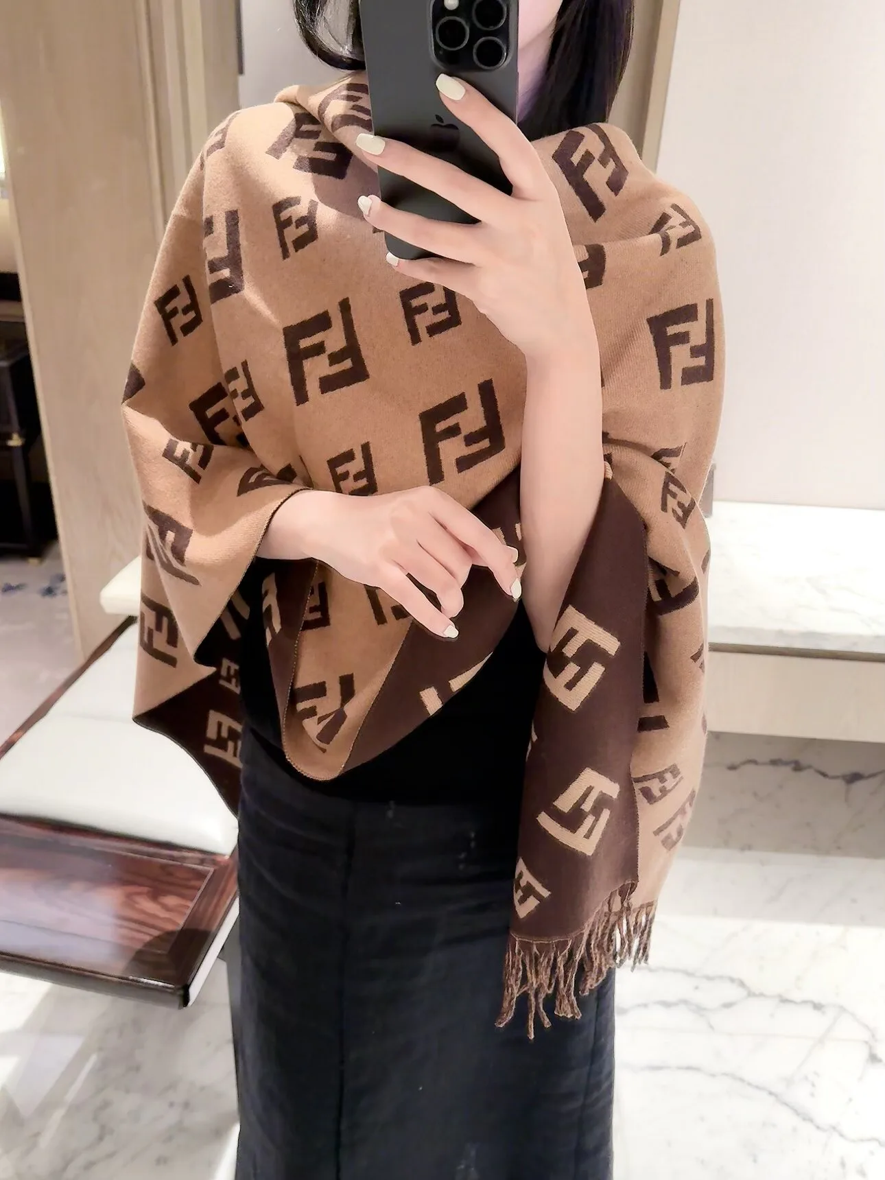Шарфы Fendi 18322644