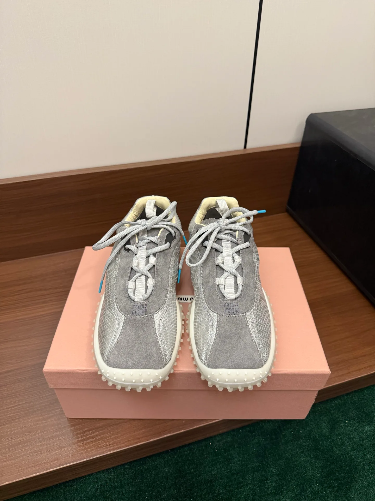 Кроссовки Женские Miu Miu 18042056
