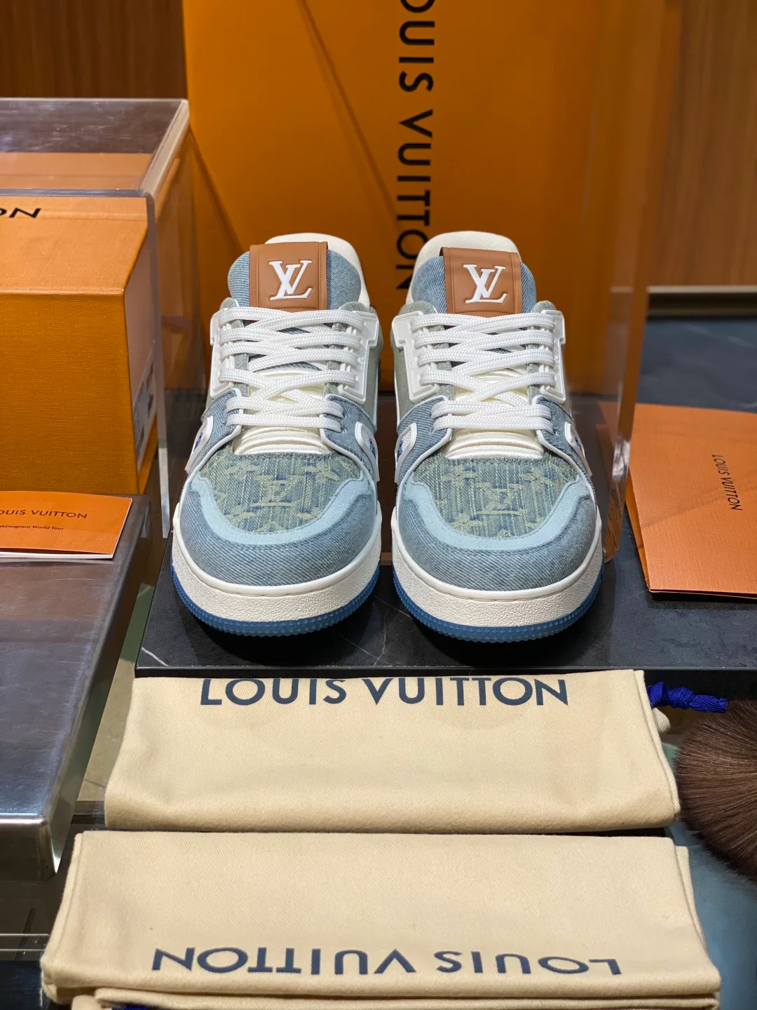 Кроссовки Женские Louis Vuitton 17399408